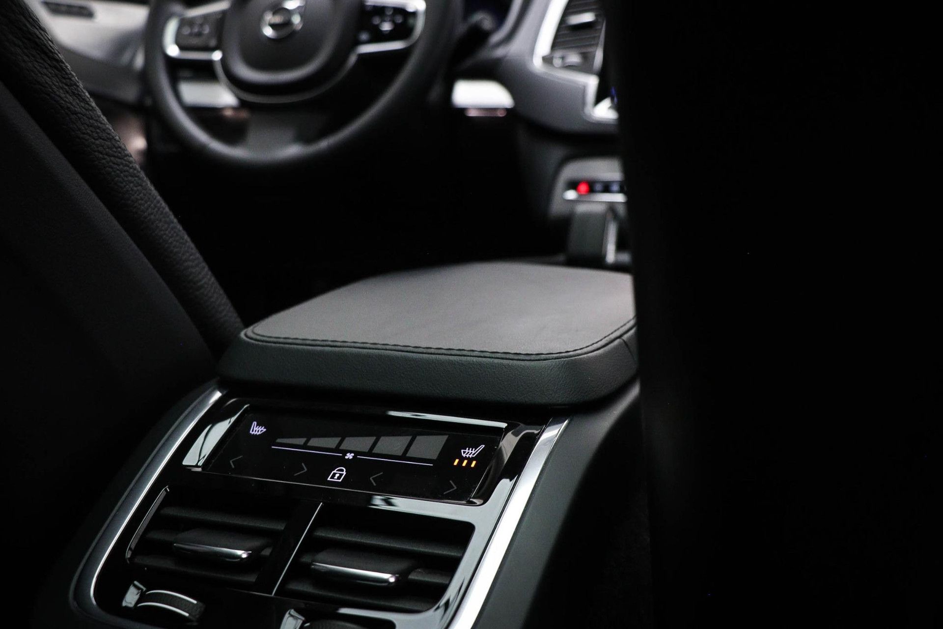 Volvo XC90 met kenteken X-739-HF – interieur