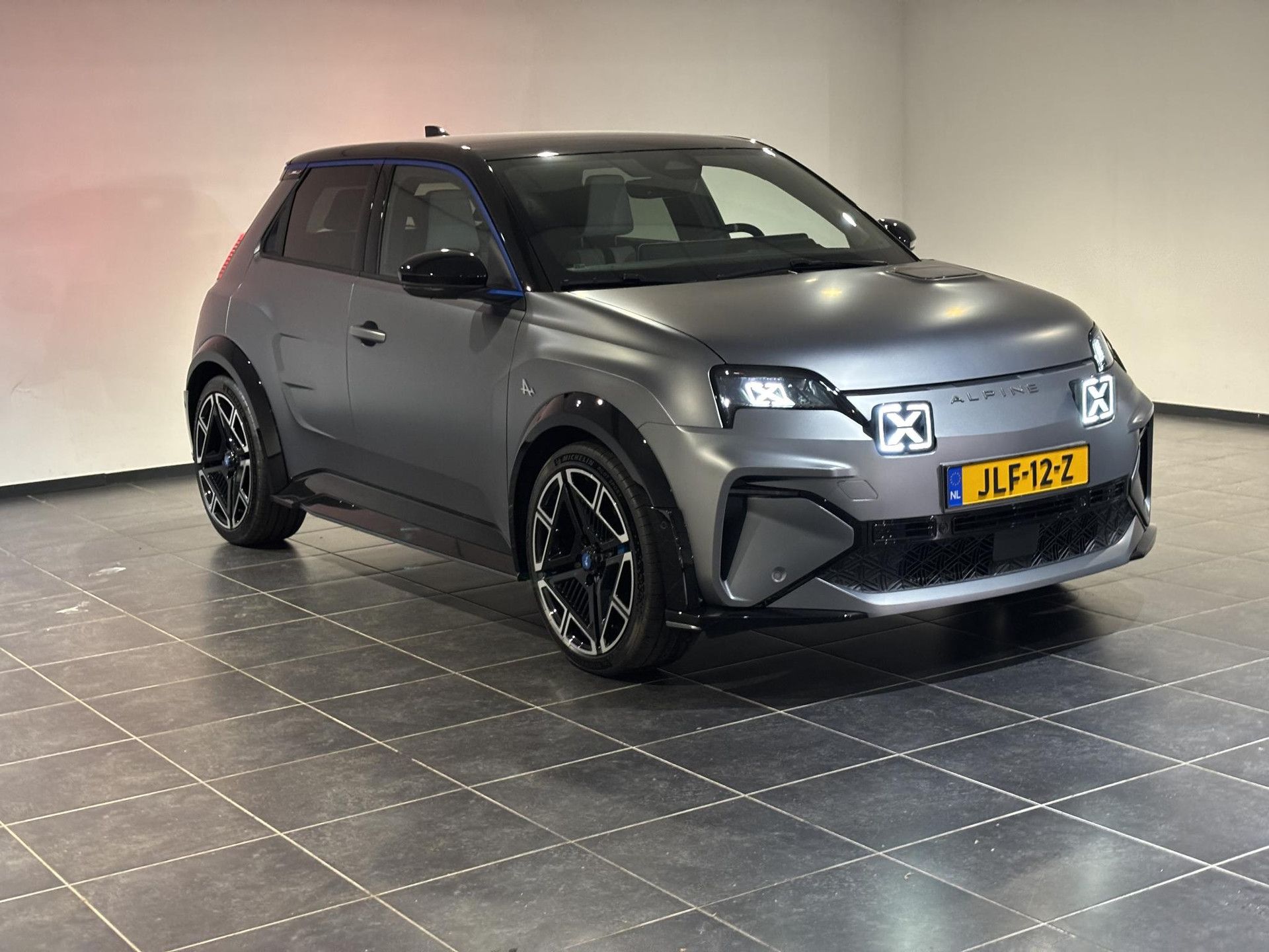 Alpine A290 met kenteken JLF-12-Z – detailfoto