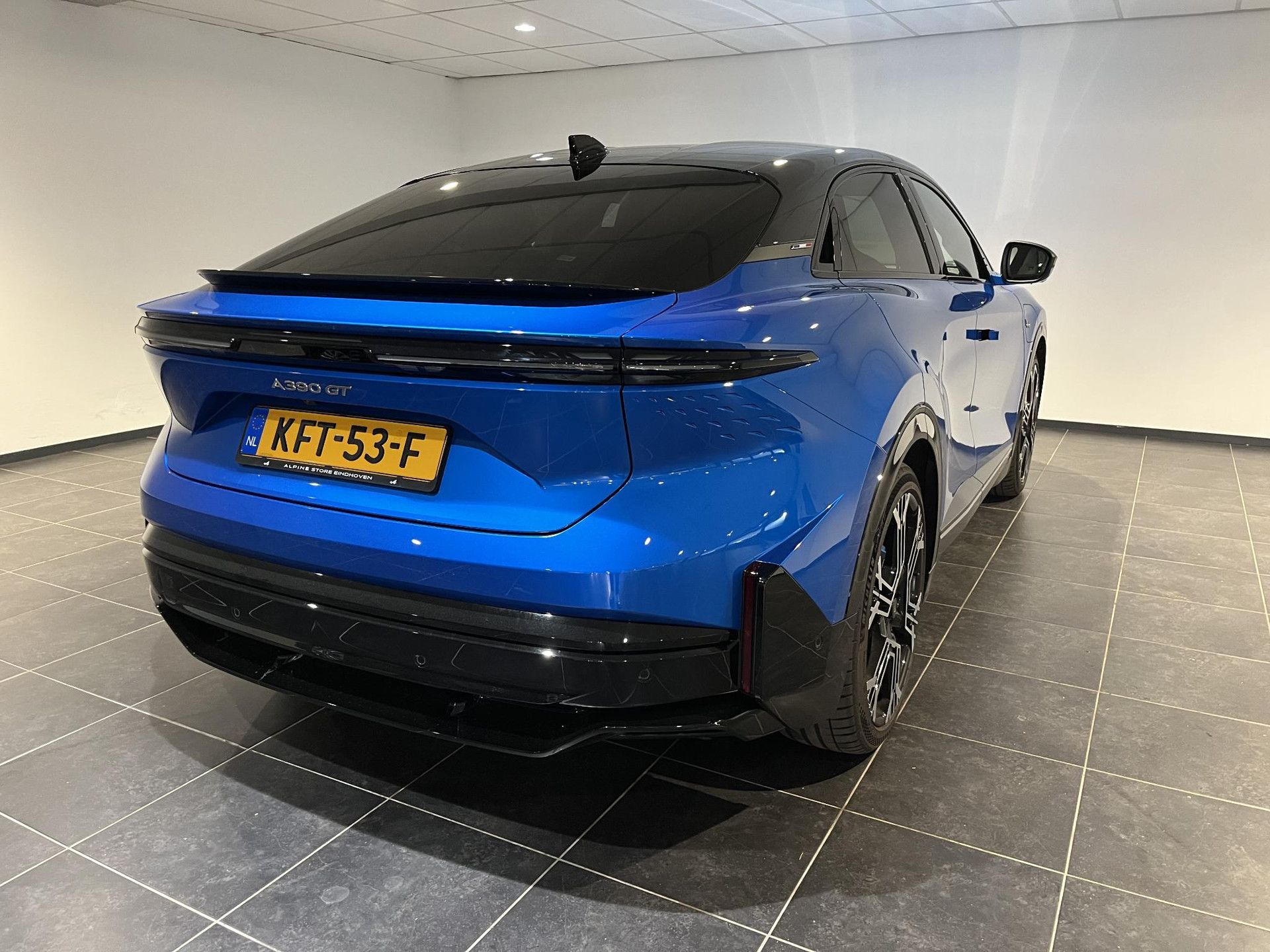 Alpine A390 met kenteken KFT-53-F – achteraanzicht