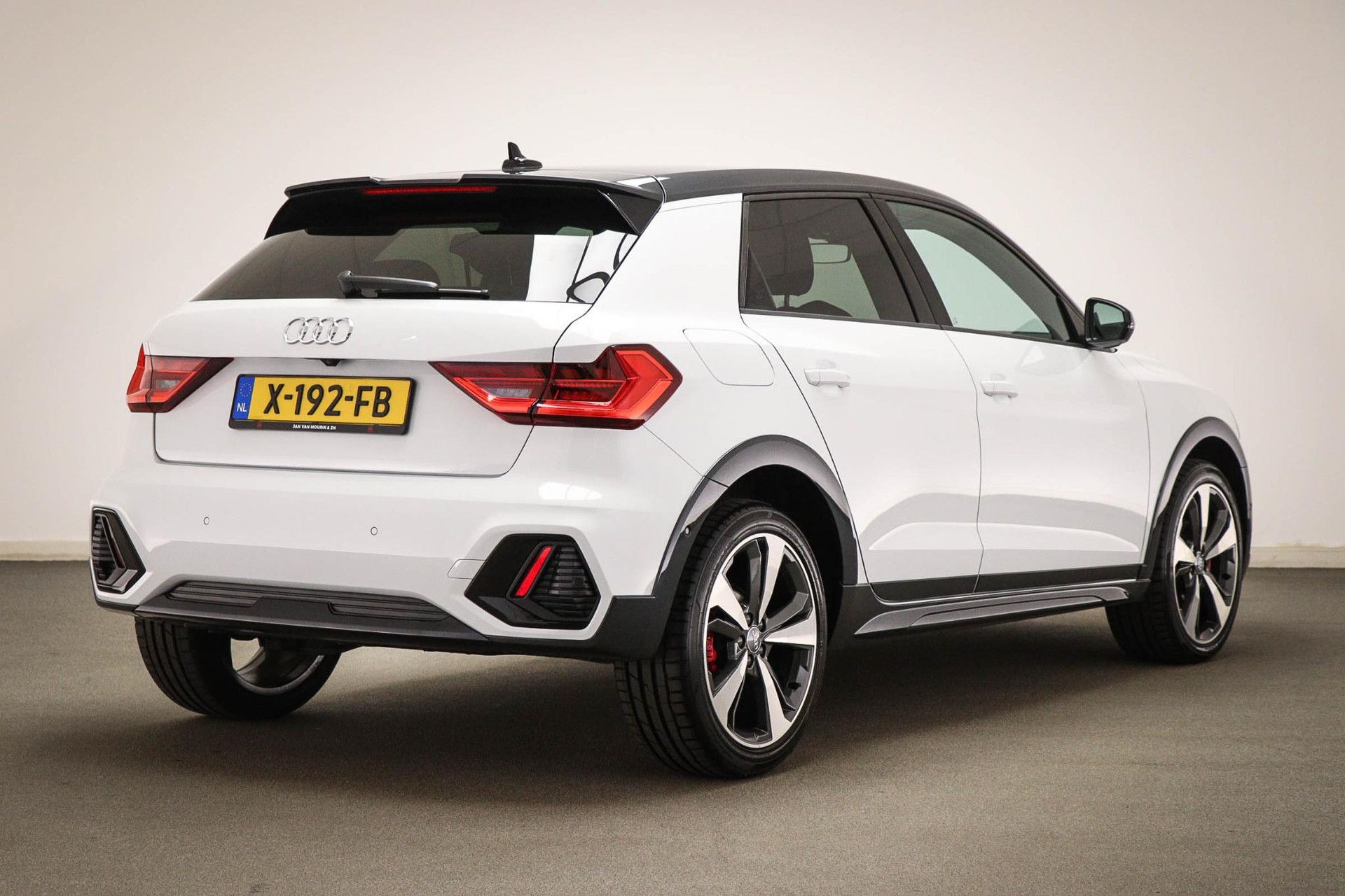 Audi A1 met kenteken X-192-FB – achteraanzicht