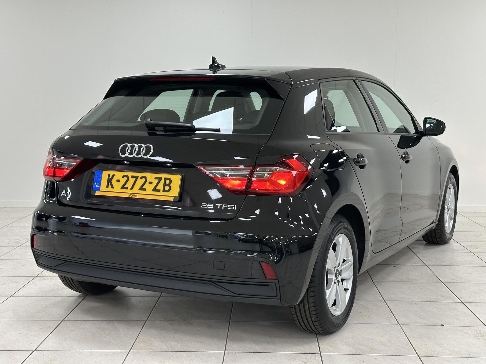 Audi A1Sportback met kenteken K-272-ZB – achteraanzicht