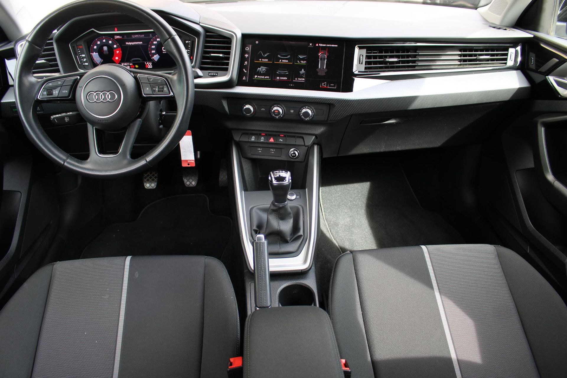 Audi A1Sportback met kenteken N-749-KD – interieur