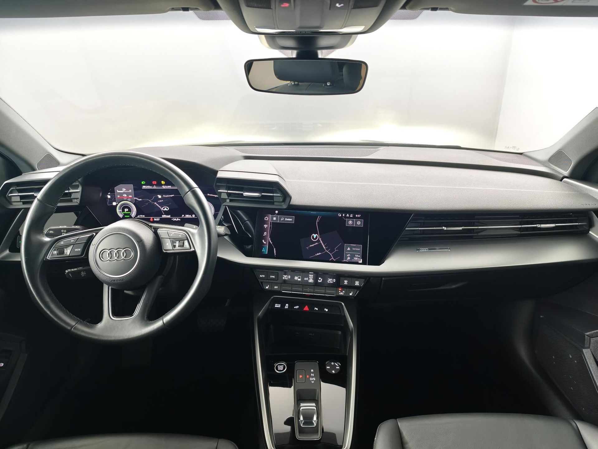 Audi A3 met kenteken HNR-98-Z – interieur