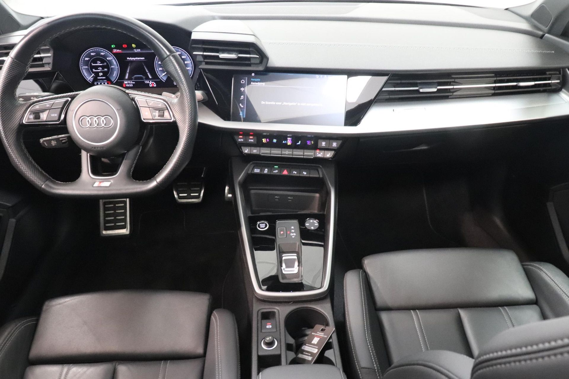 Audi A3 met kenteken KHK-34-H – interieur