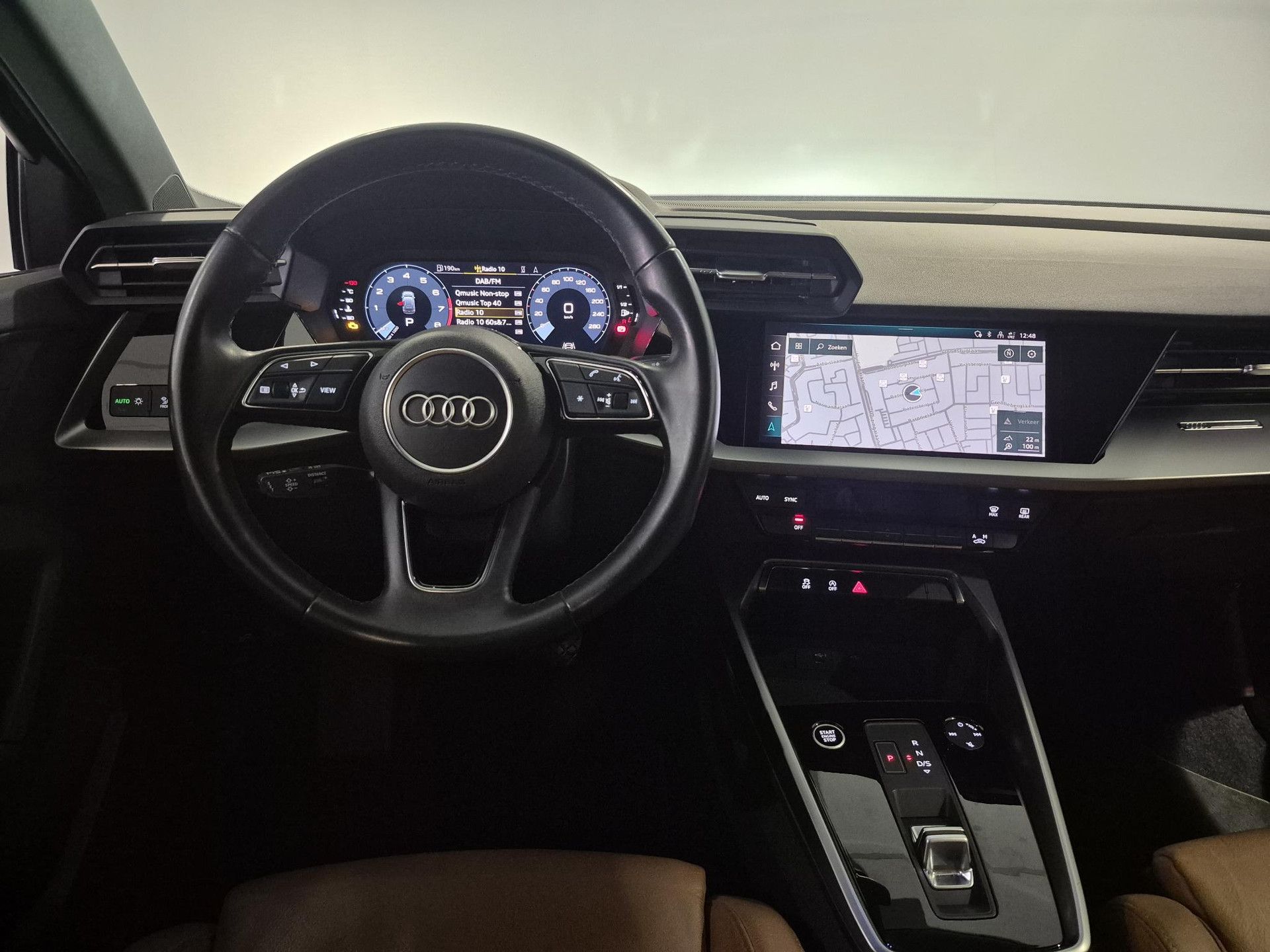 Audi A3 met kenteken P-889-FB – interieur