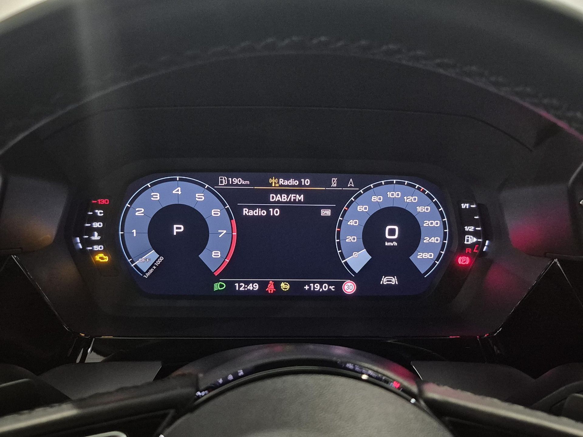 Audi A3 met kenteken P-889-FB – dashboard