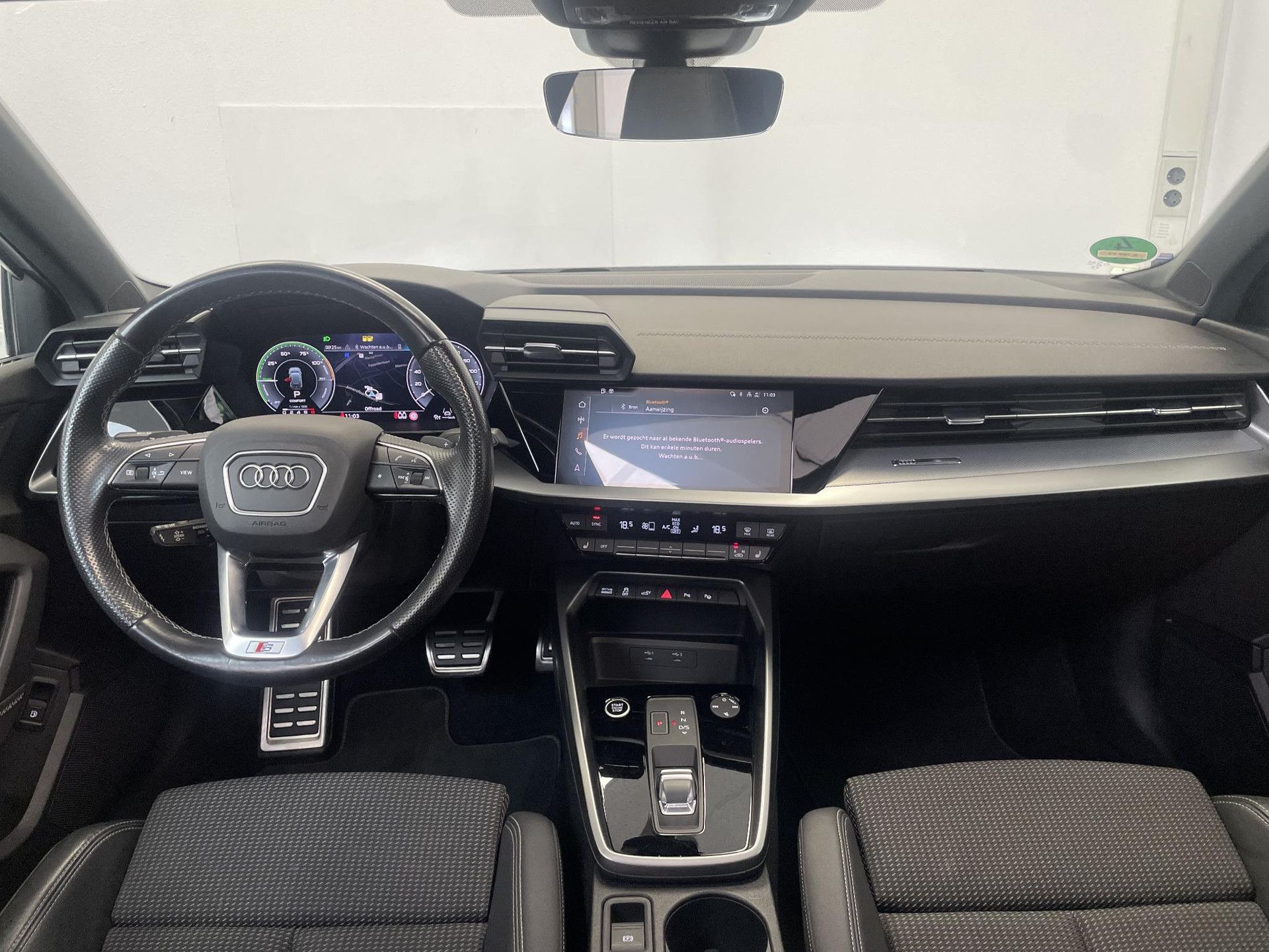 Audi A3 met kenteken X-768-FJ – interieur