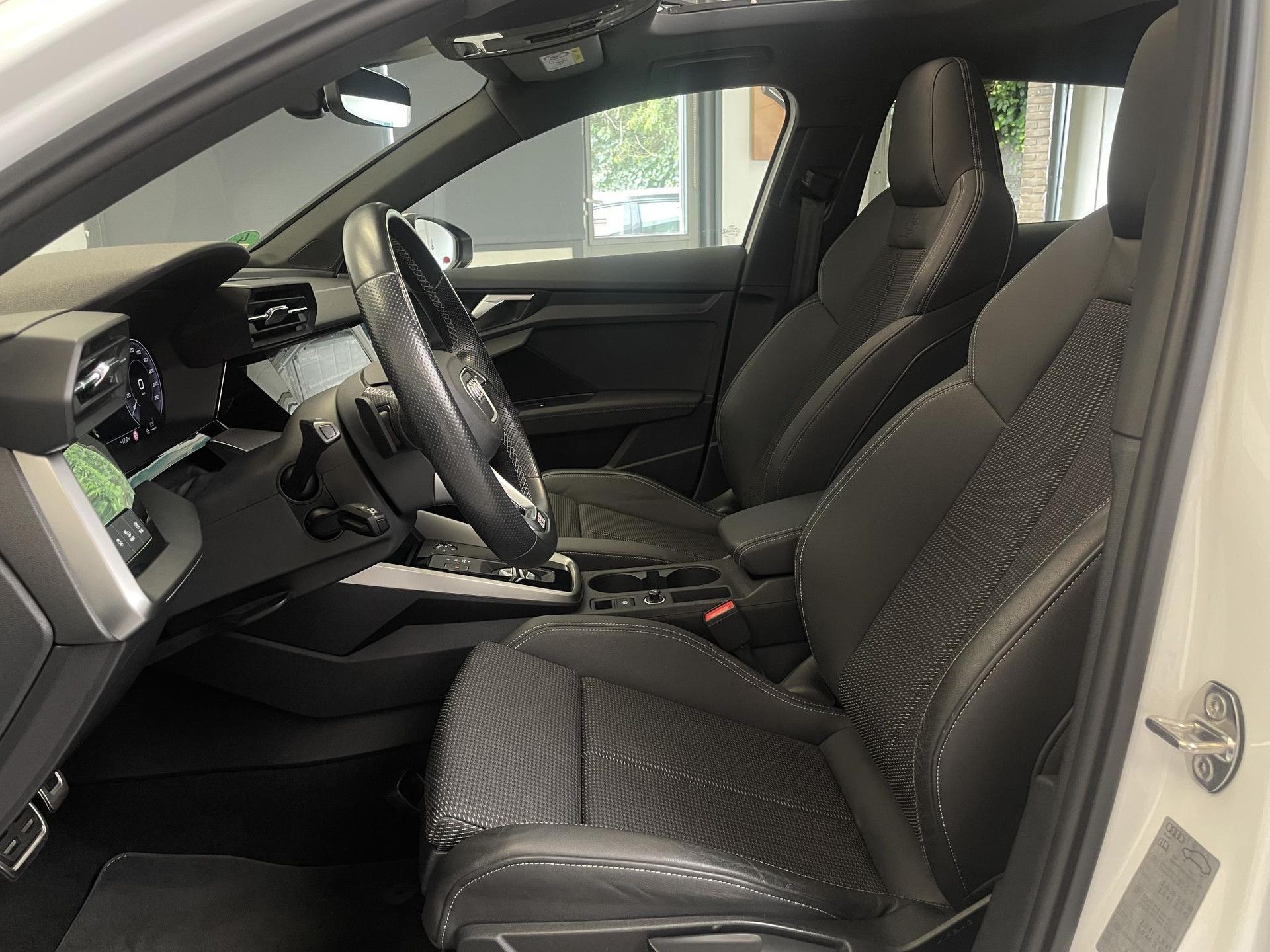Audi A3 met kenteken X-768-FJ – dashboard
