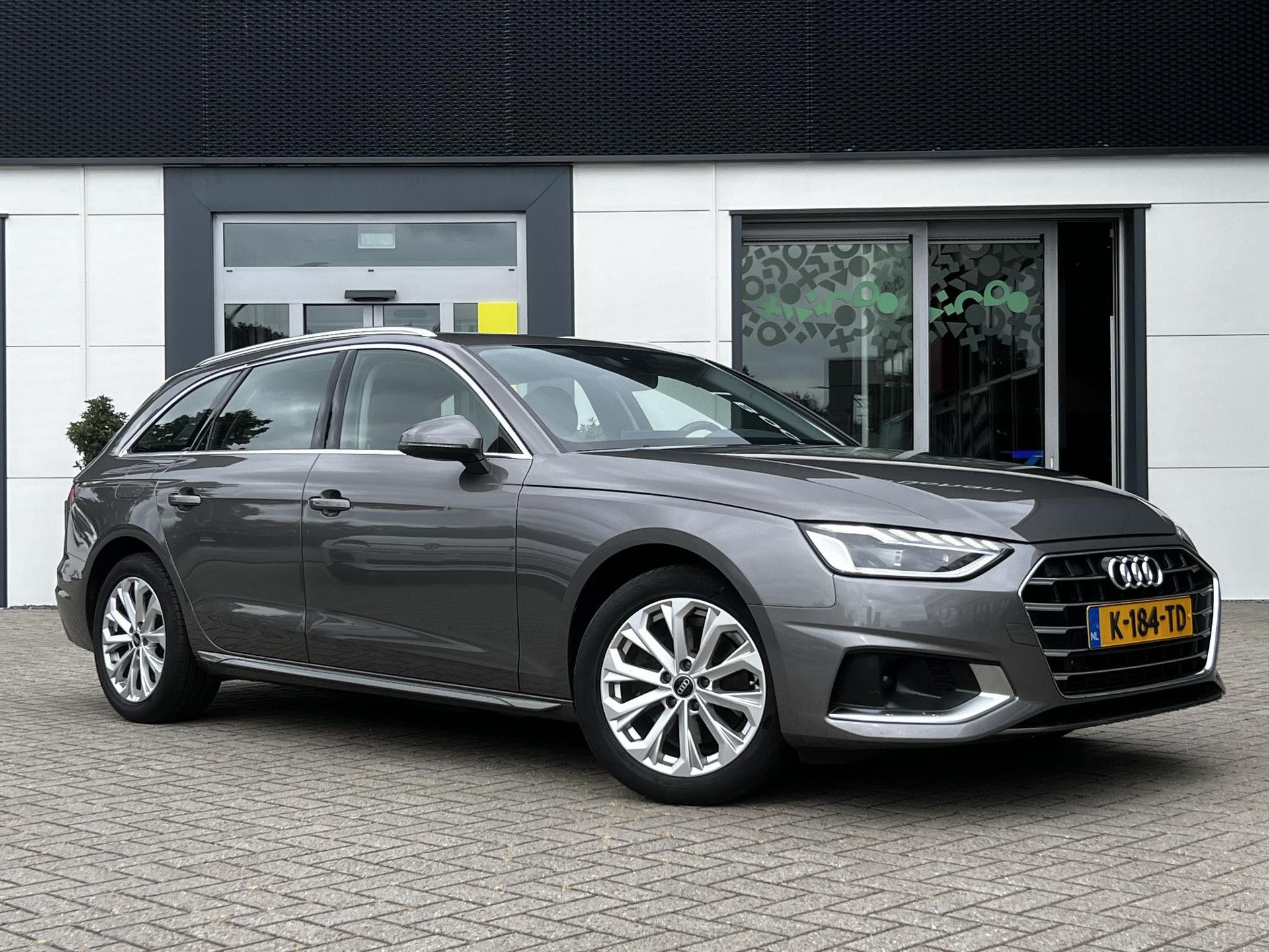 Audi A4 met kenteken K-184-TD – detailfoto