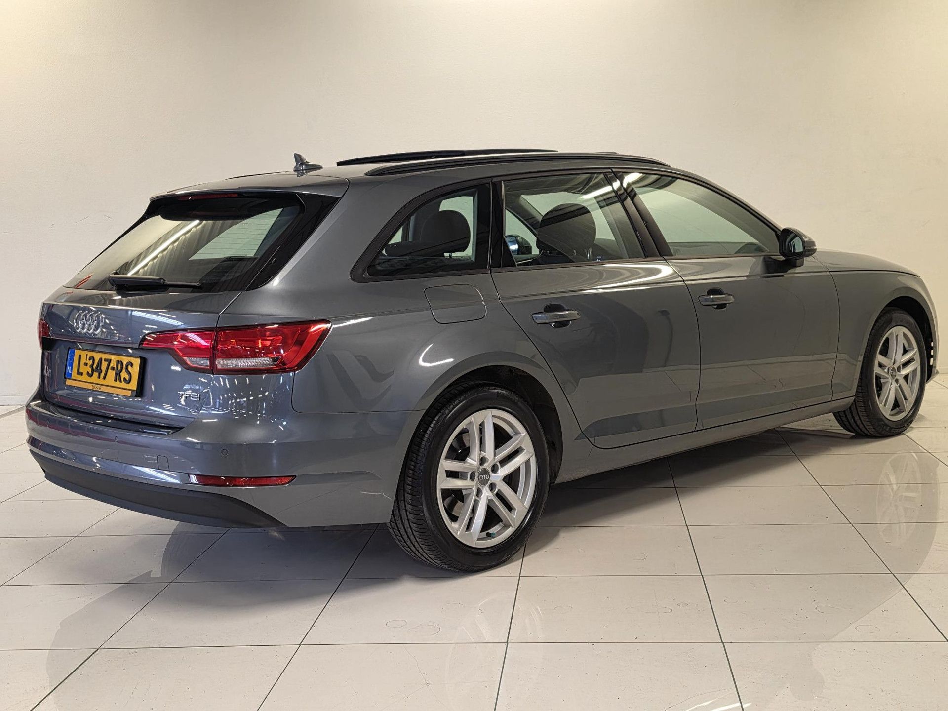 Audi A4 met kenteken L-347-RS – achteraanzicht