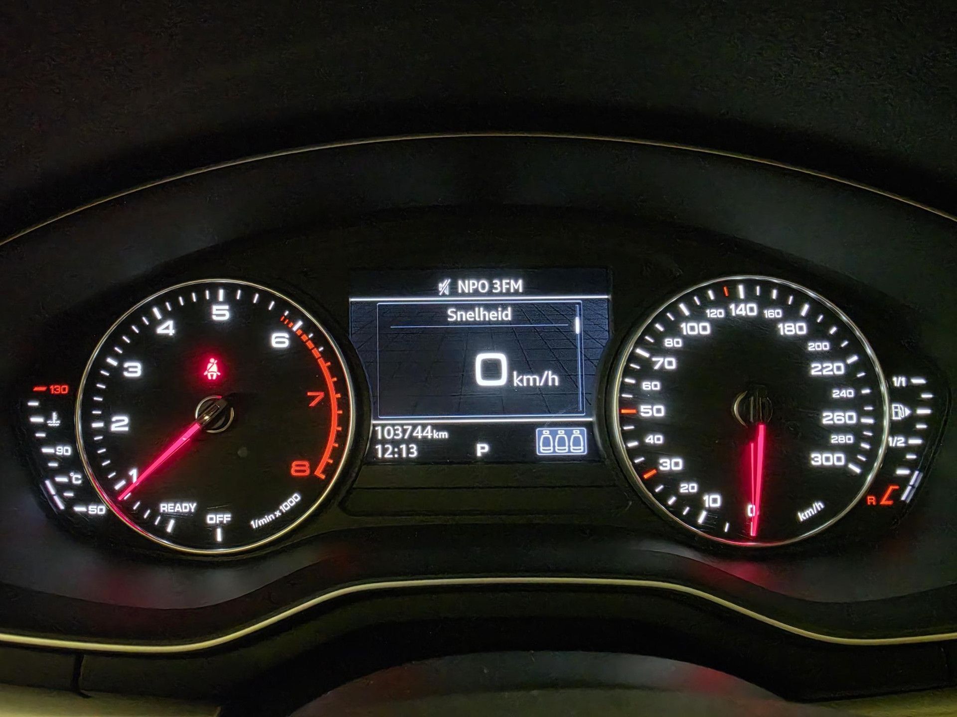 Audi A4 met kenteken L-347-RS – dashboard