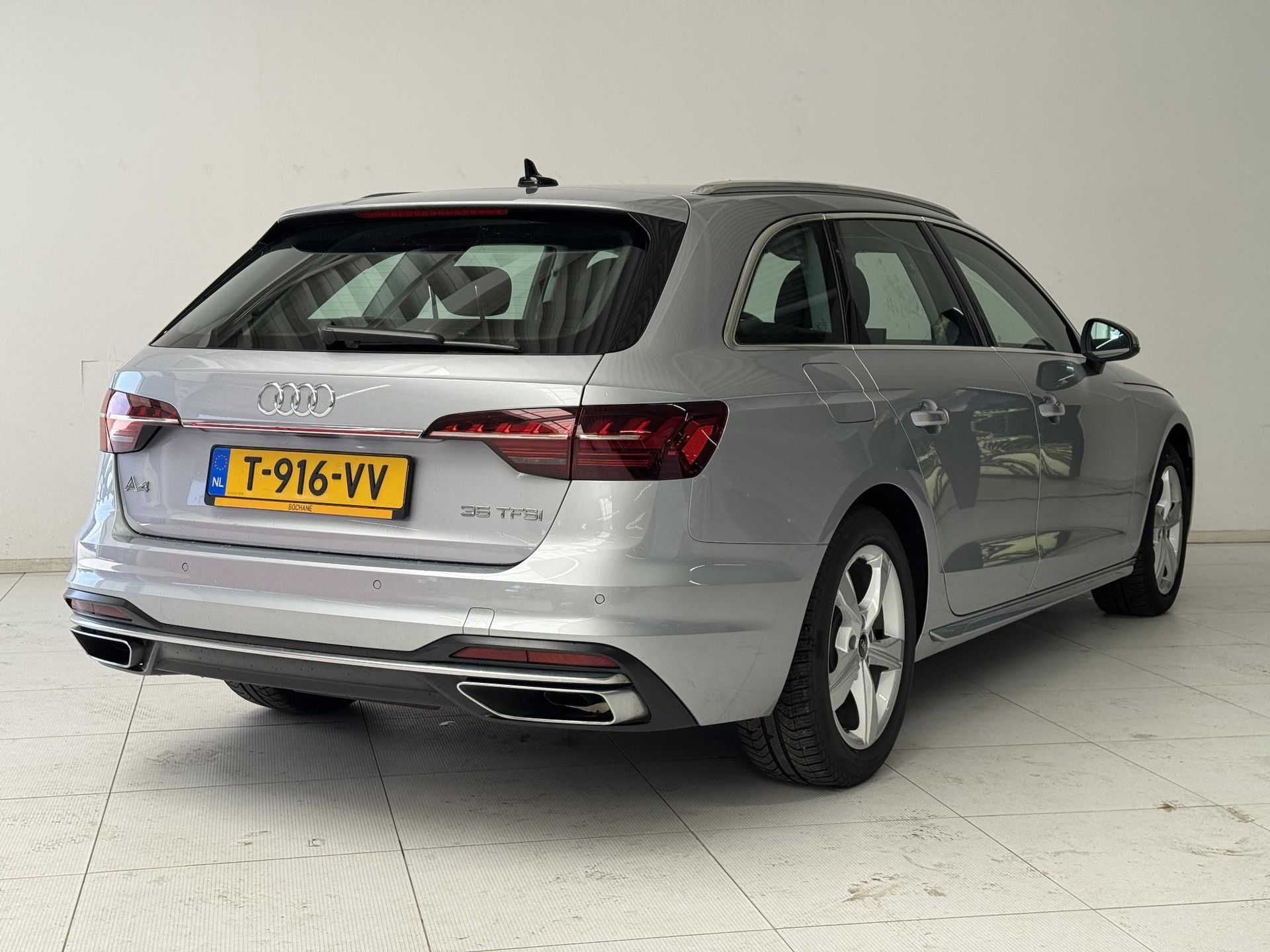 Audi A4 met kenteken T-916-VV – achteraanzicht