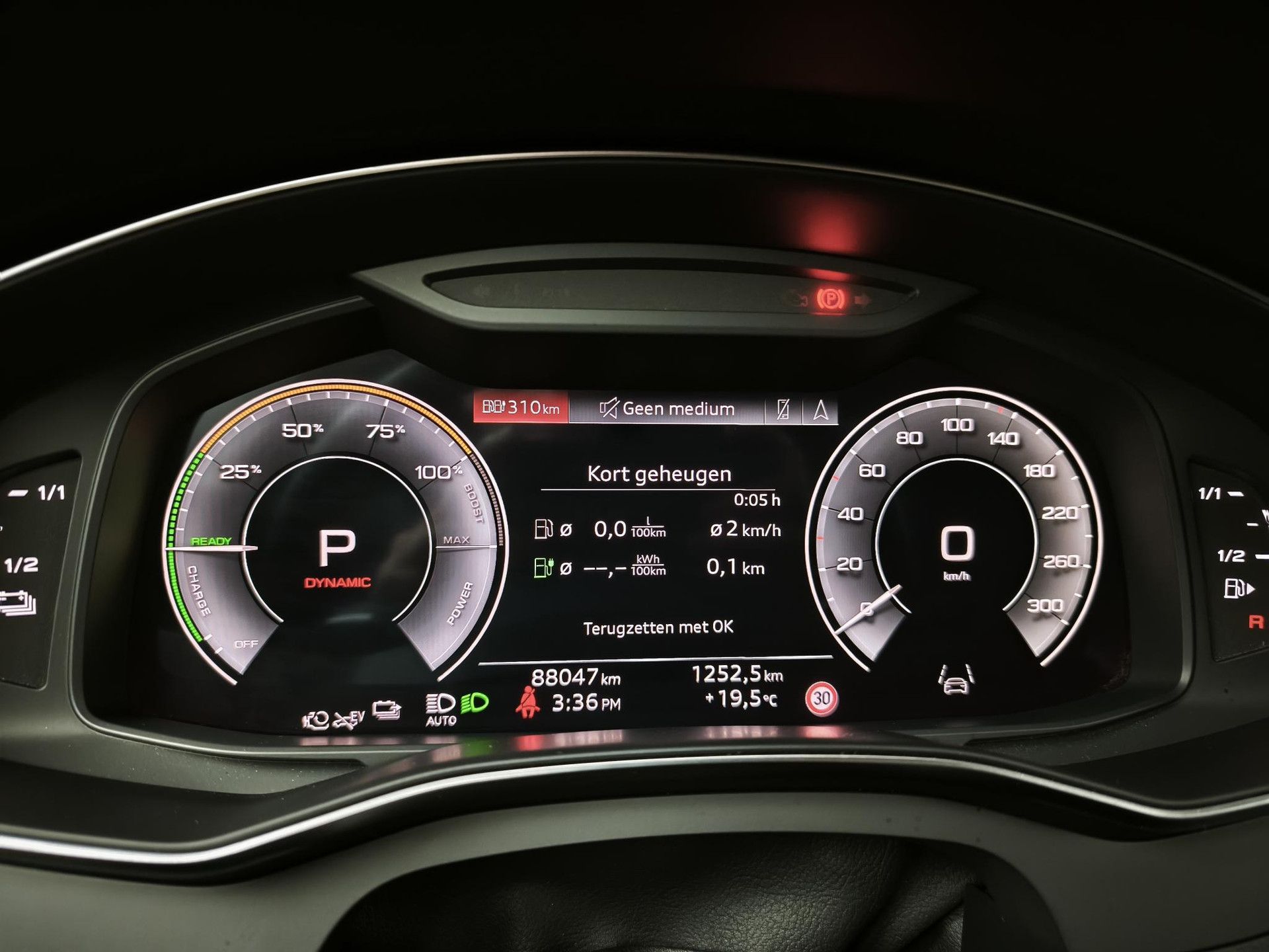 Audi A6 met kenteken KGJ-95-S – dashboard