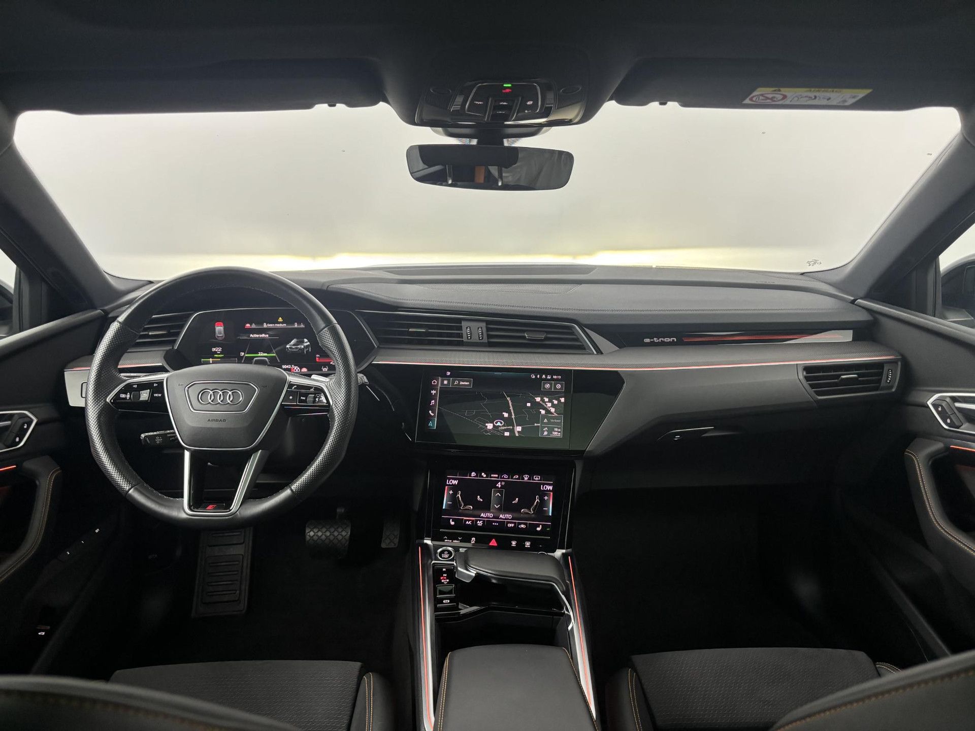Audi e-tron met kenteken KNK-01-B – interieur