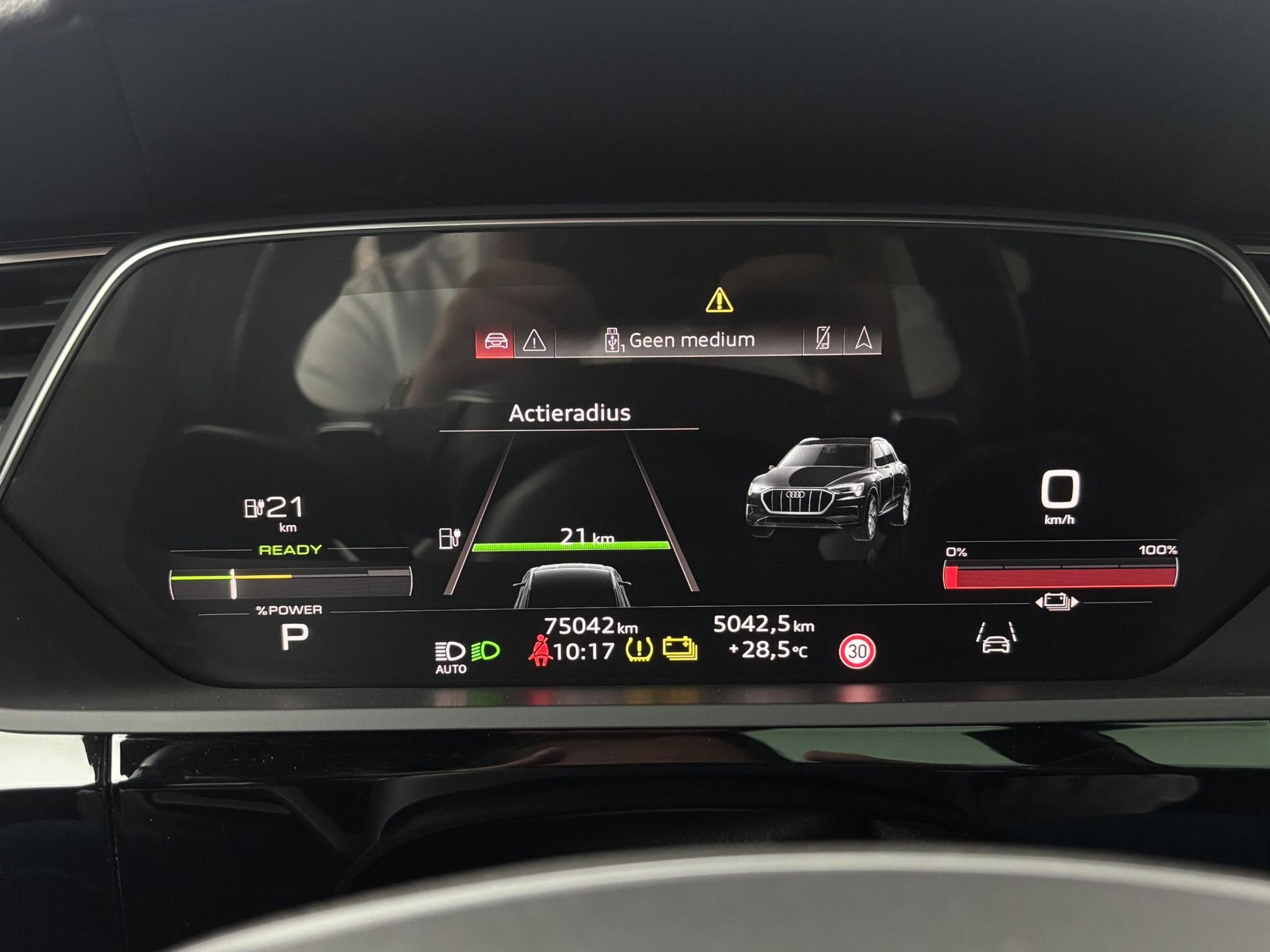 Audi e-tron met kenteken KNK-01-B – dashboard