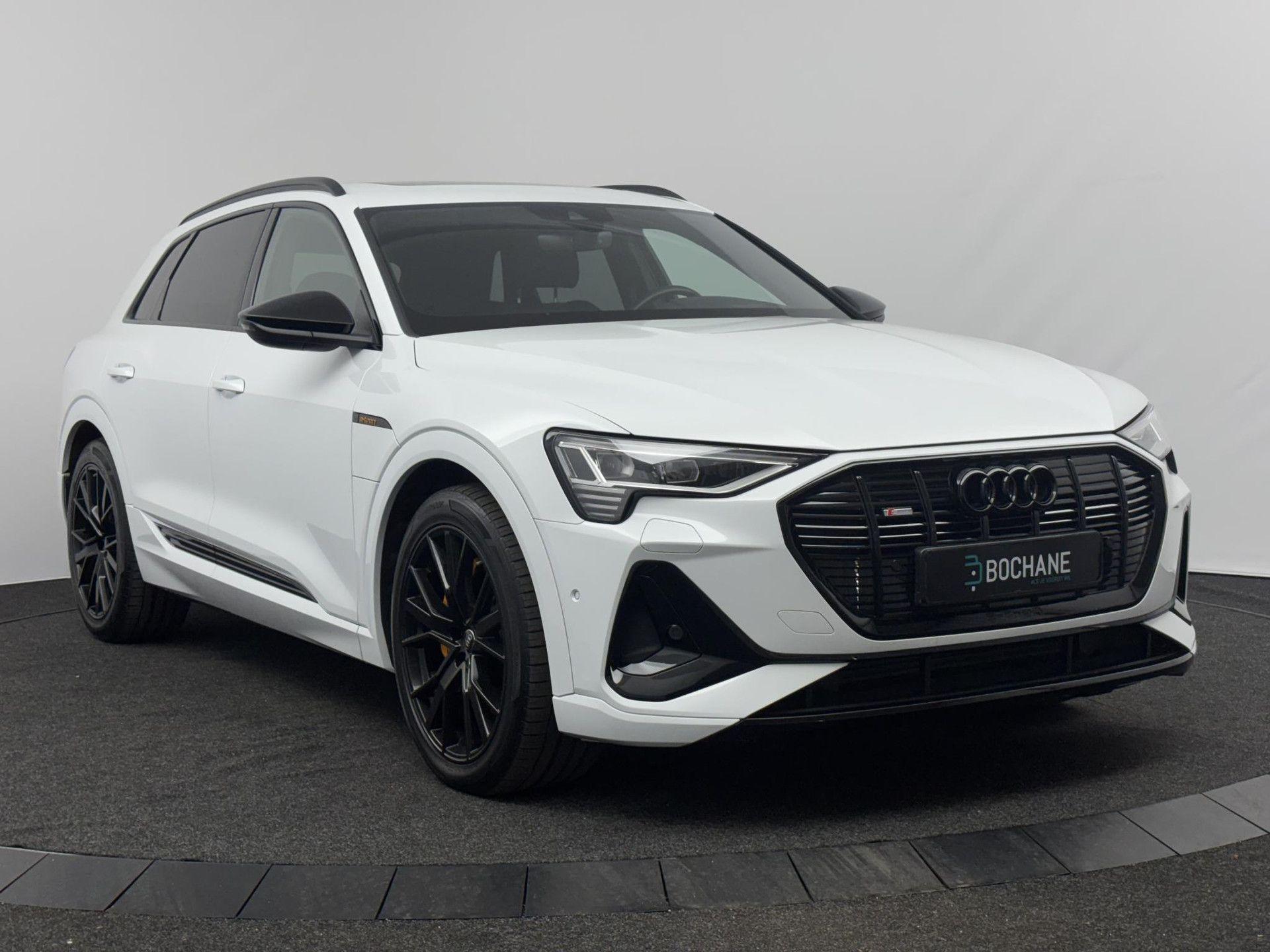 Audi e-tron met kenteken KNK-01-B – detailfoto