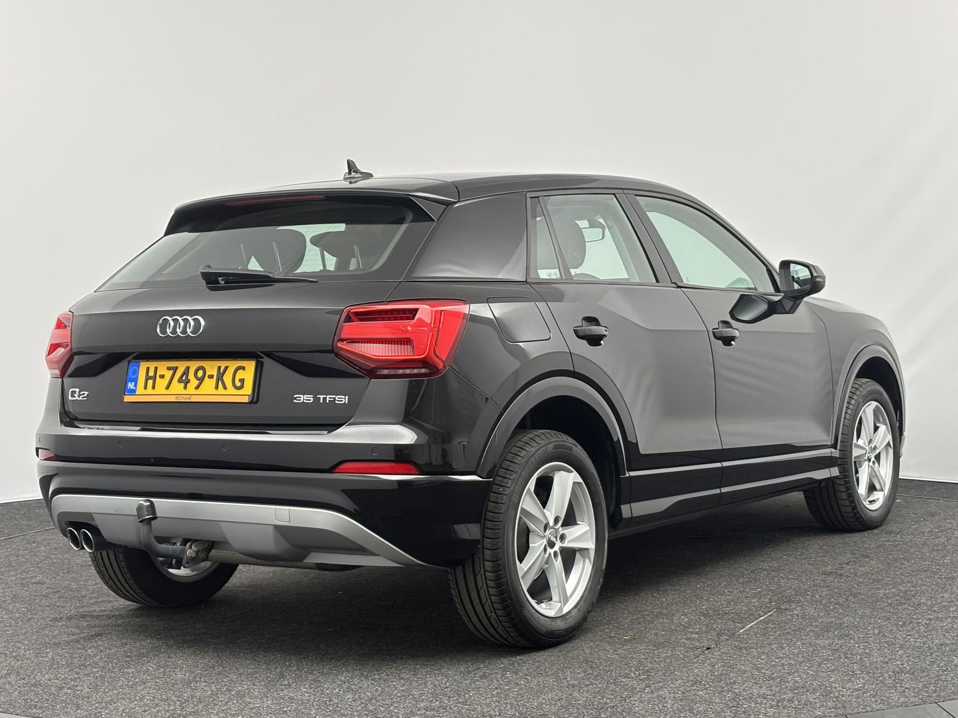 Audi Q2 met kenteken H-749-KG – achteraanzicht