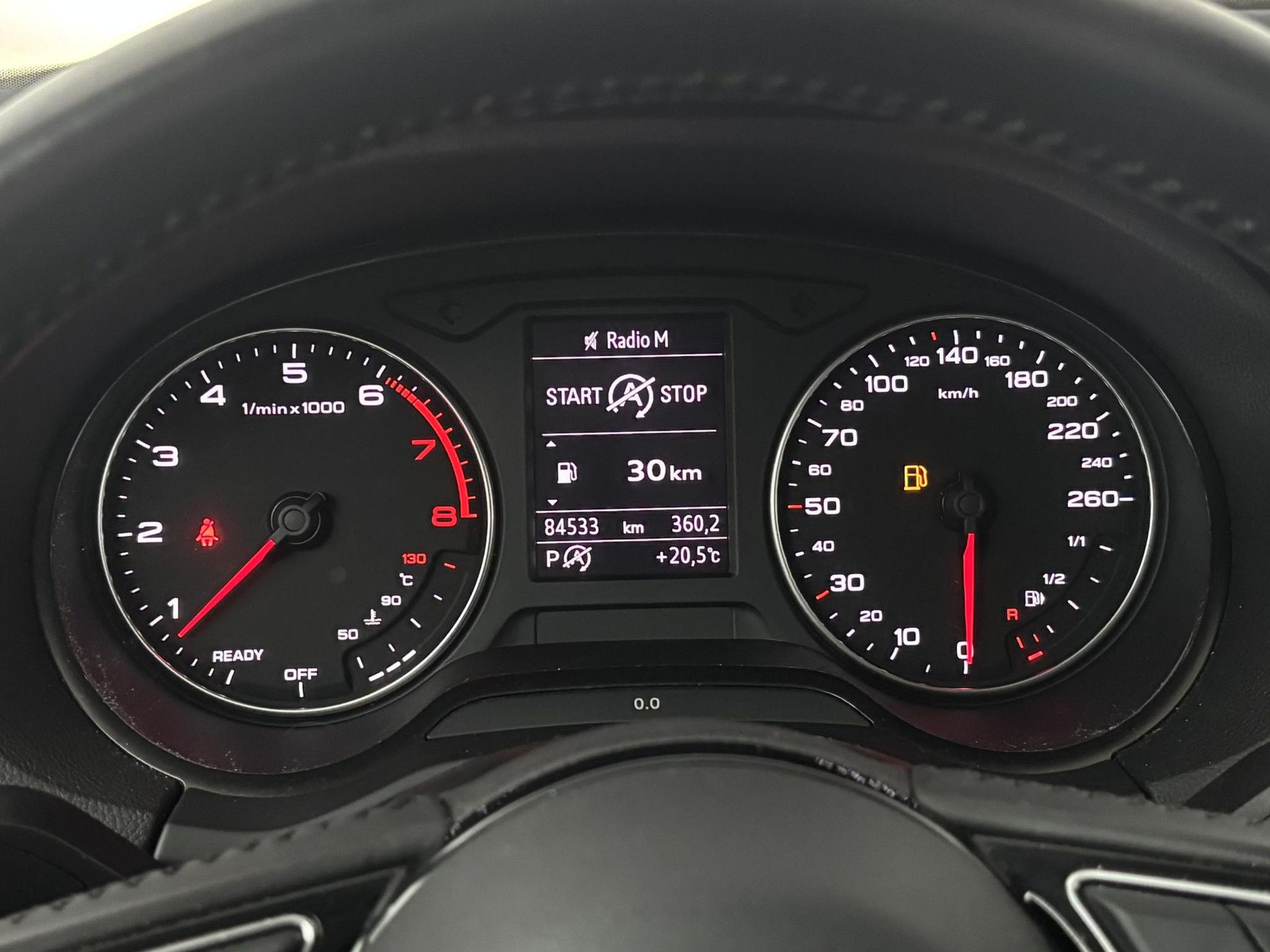 Audi Q2 met kenteken H-749-KG – dashboard