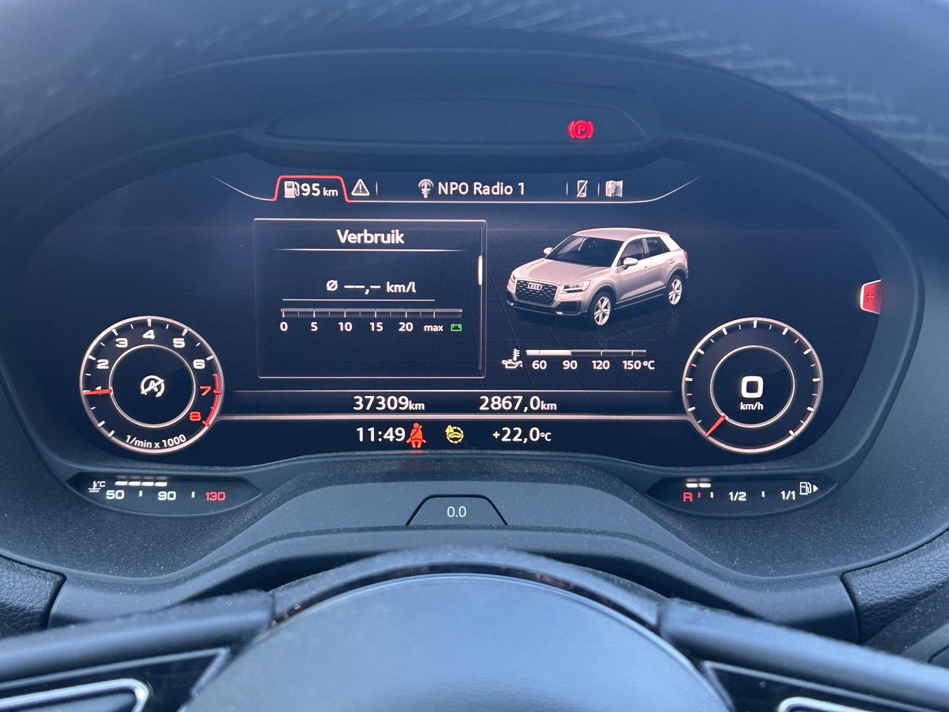 Audi Q2 met kenteken R-653-GX – dashboard
