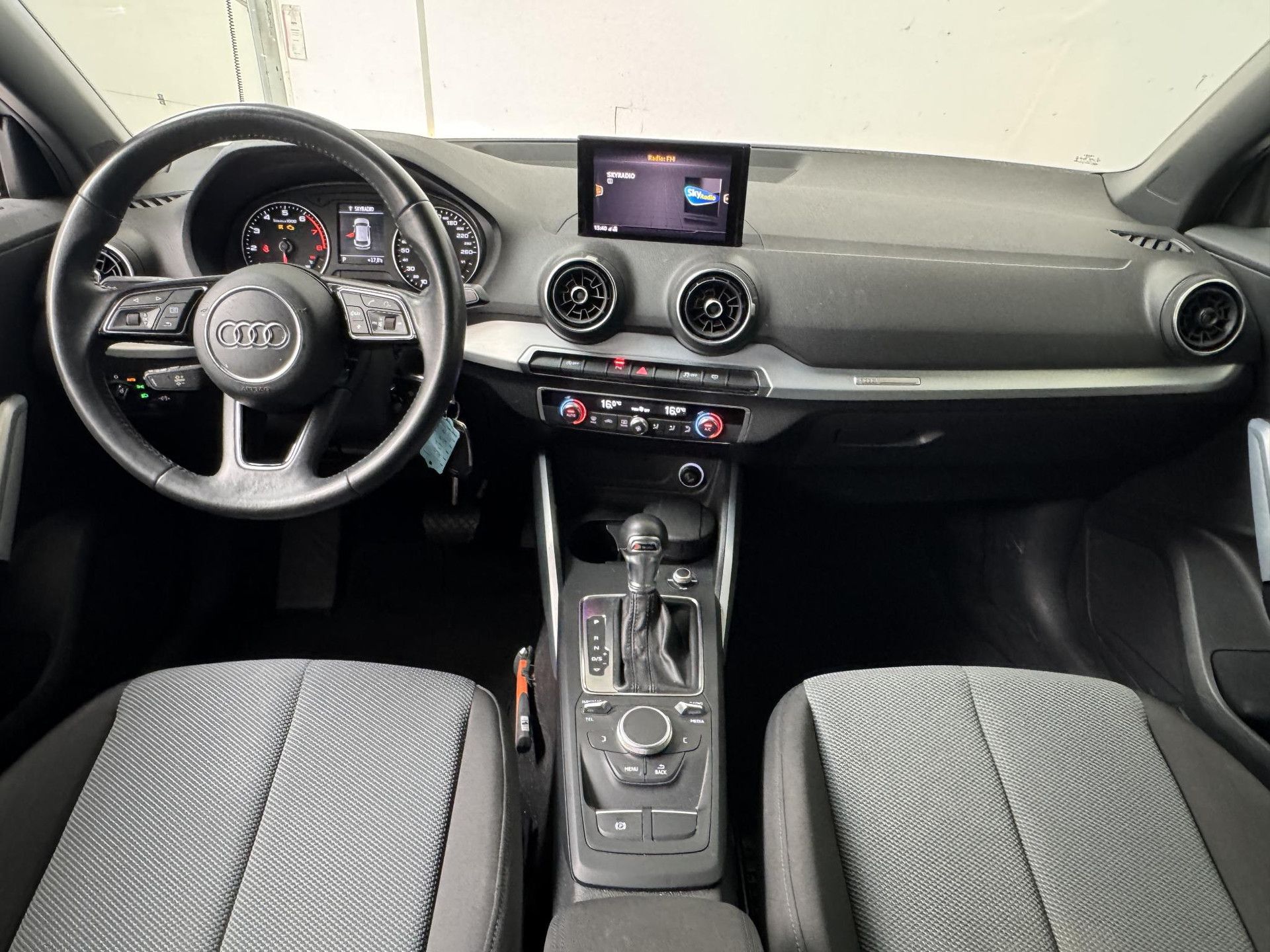 Audi Q2 met kenteken RJ-995-K – interieur