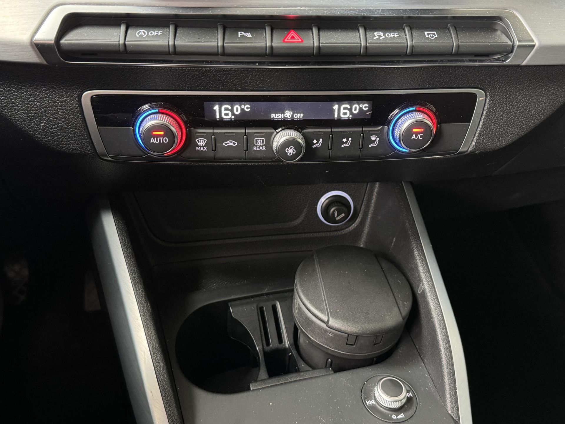 Audi Q2 met kenteken RJ-995-K – detailfoto