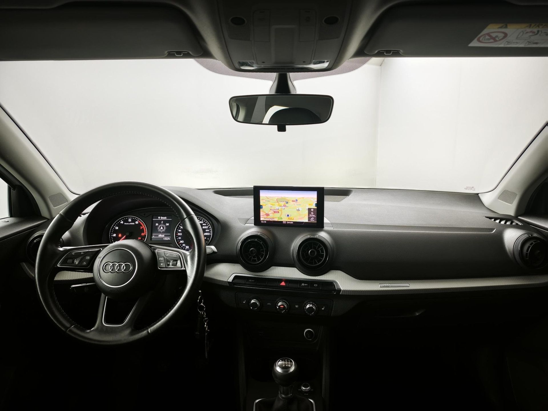 Audi Q2 met kenteken RZ-296-L – interieur