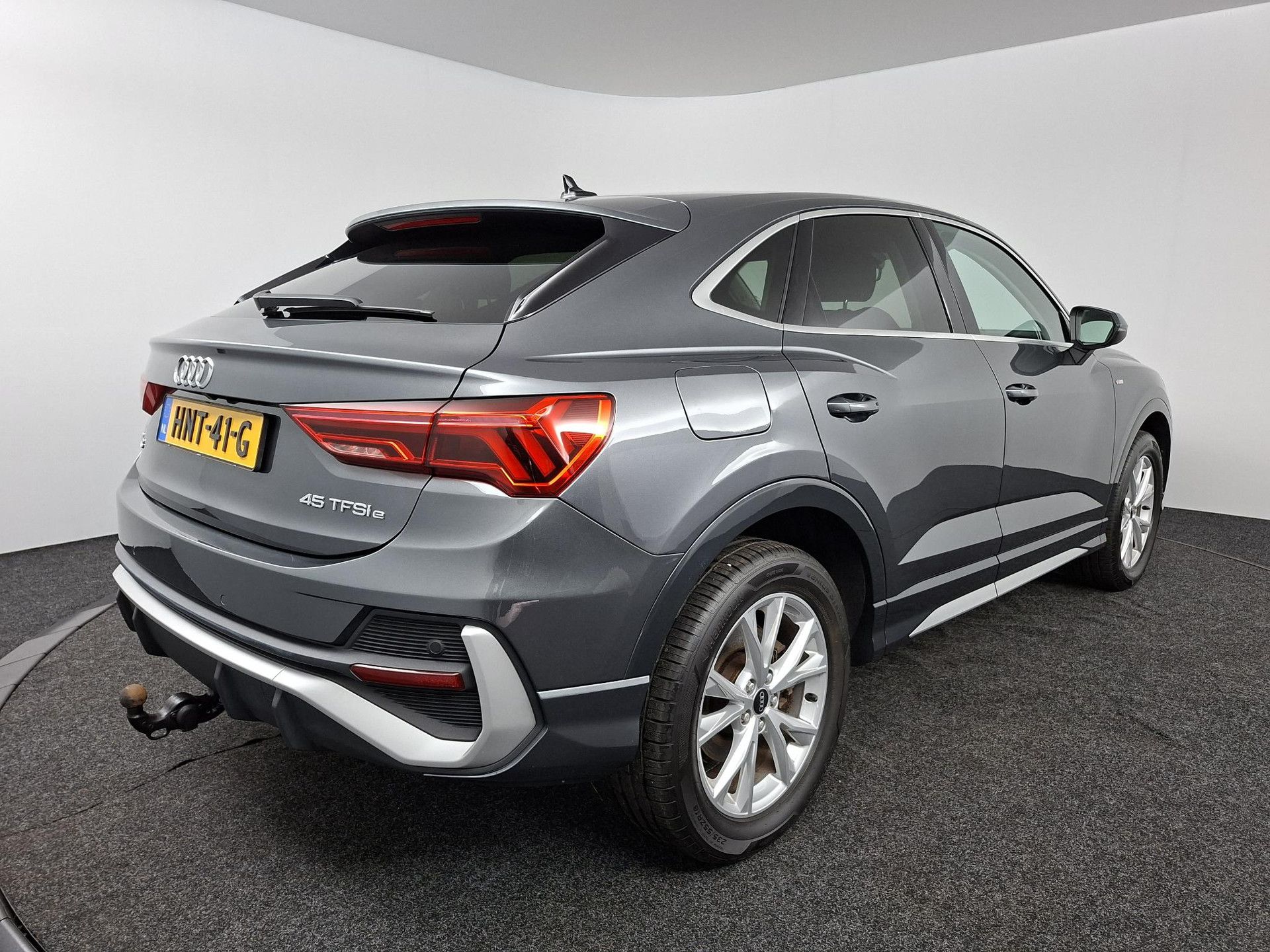 Audi Q3 met kenteken HNT-41-G – achteraanzicht
