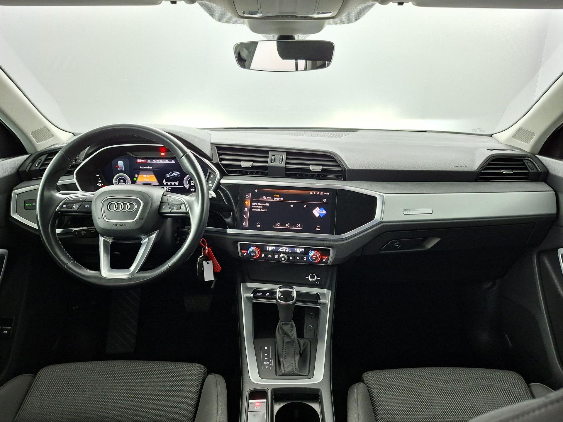 Audi Q3 met kenteken HNT-41-G – interieur