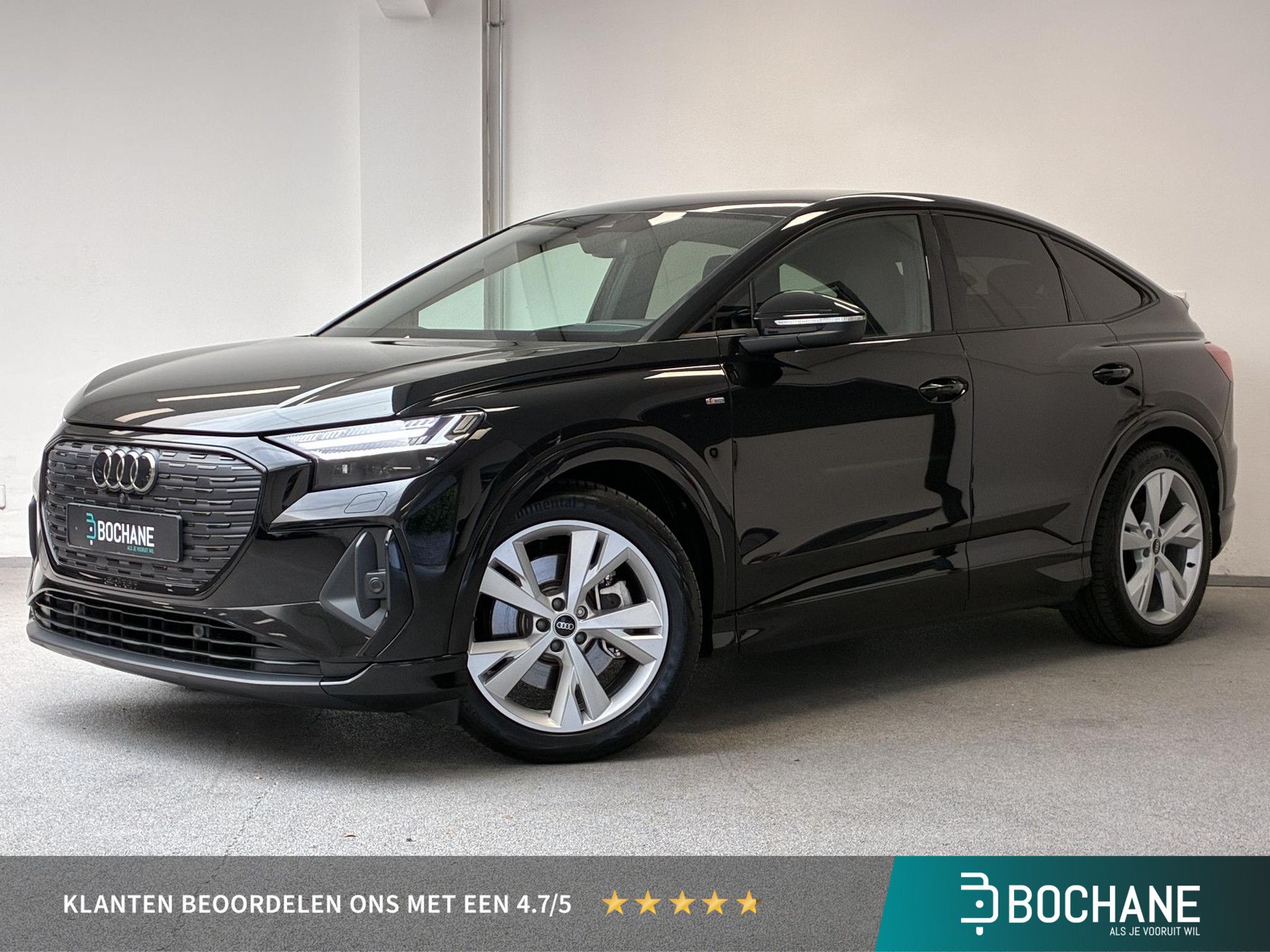 Audi Q4Sportbacke-tron met kenteken P-433-PR – vooraanzicht