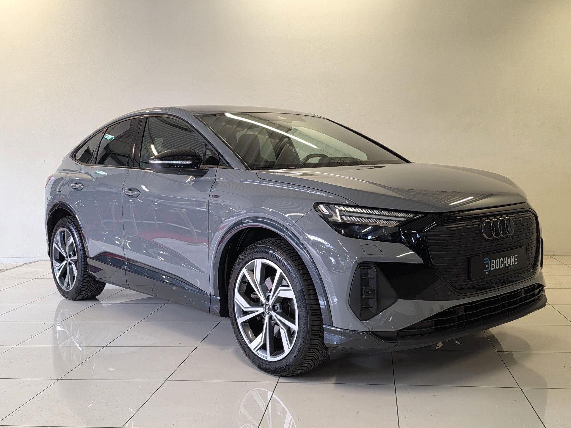 Audi Q4Sportbacke-tron met kenteken T-931-BX – detailfoto