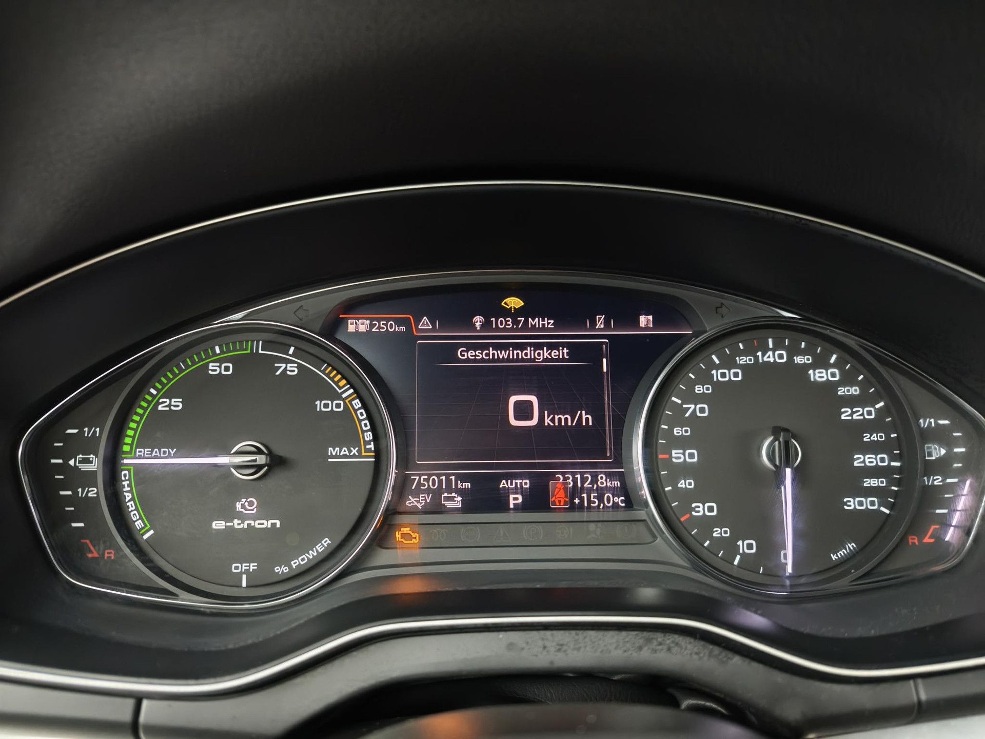 Audi Q5 met kenteken KDL-26-J – interieur