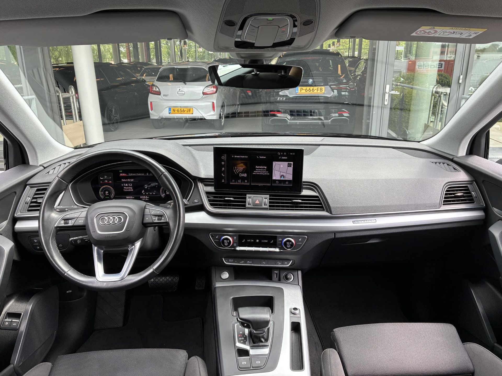 Audi Q5 met kenteken KHG-76-T – interieur