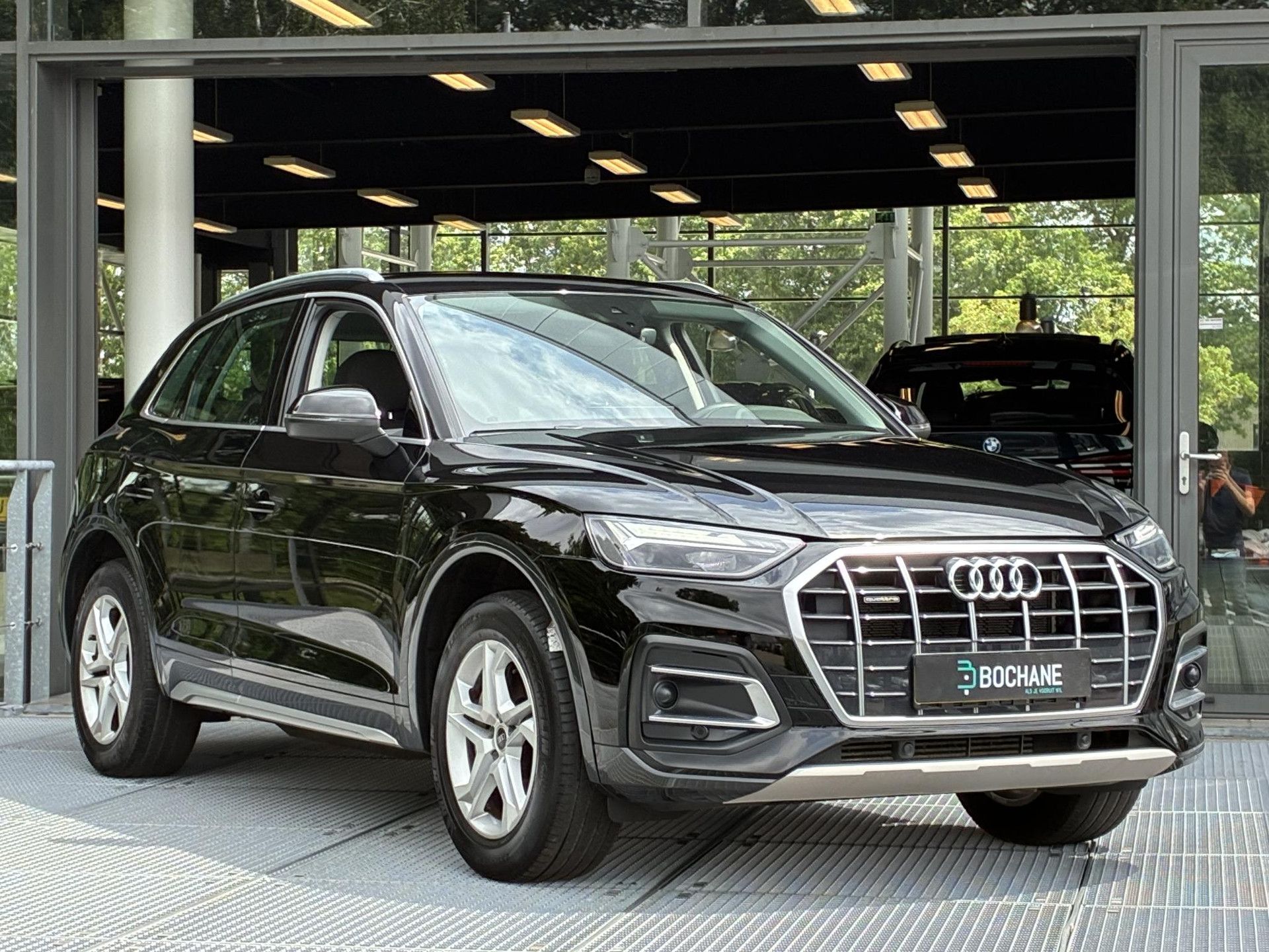 Audi Q5 met kenteken KHG-76-T – detailfoto