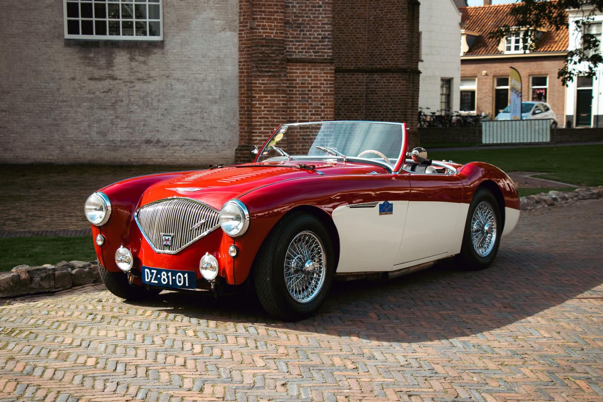 Austin Austin-healey100M met kenteken DZ-81-01 – achteraanzicht
