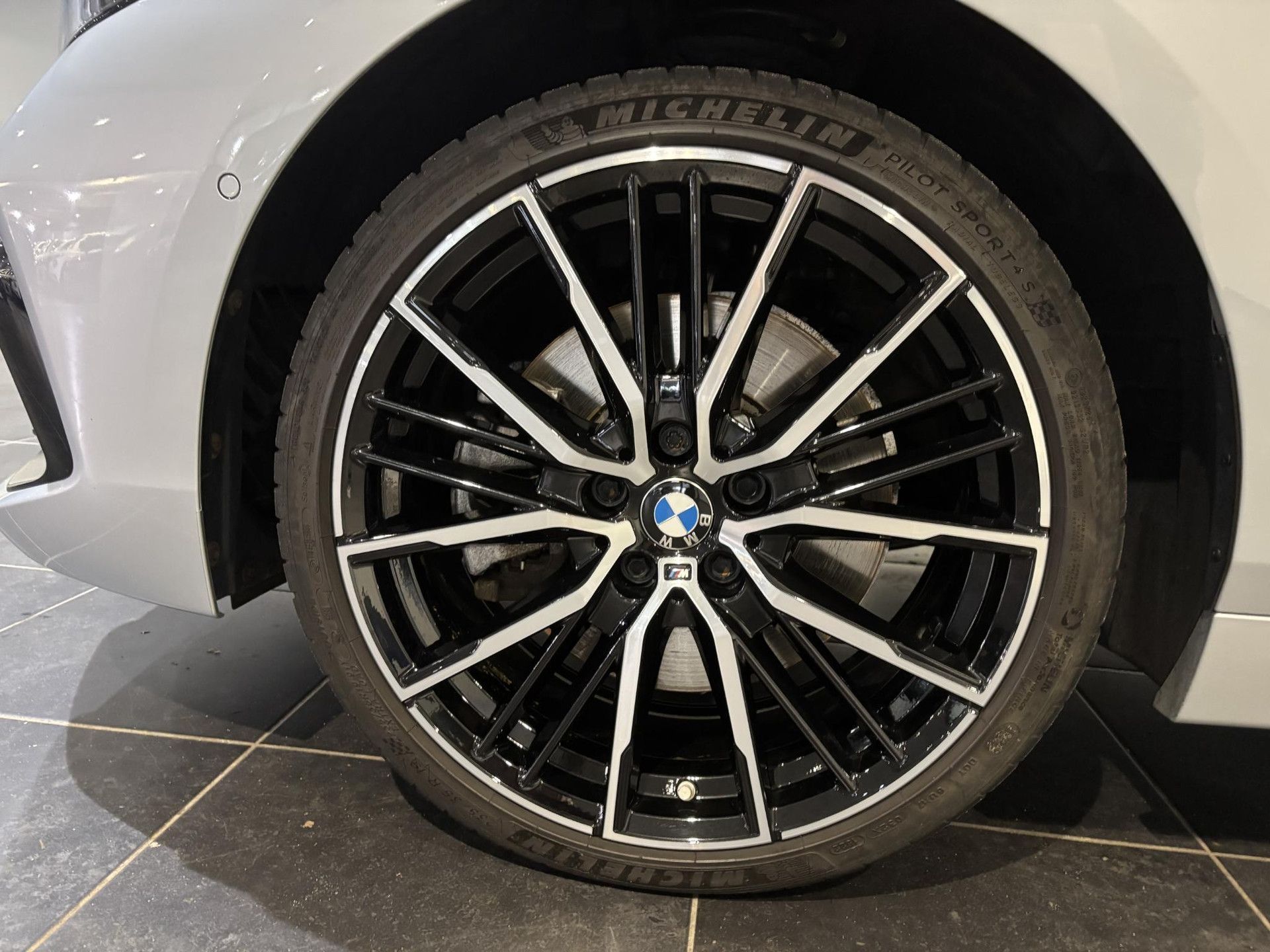 BMW 1-serie met kenteken L-104-DX – detailfoto