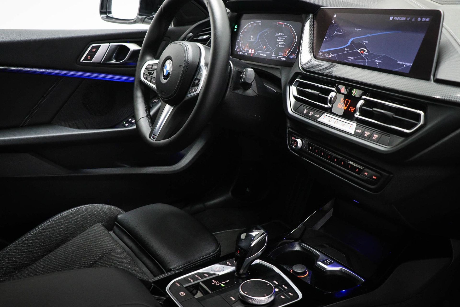 BMW 1-serie met kenteken J-447-BH – interieur