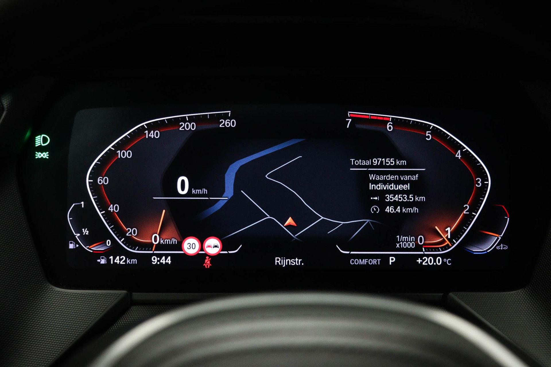 BMW 1-serie met kenteken J-447-BH – dashboard
