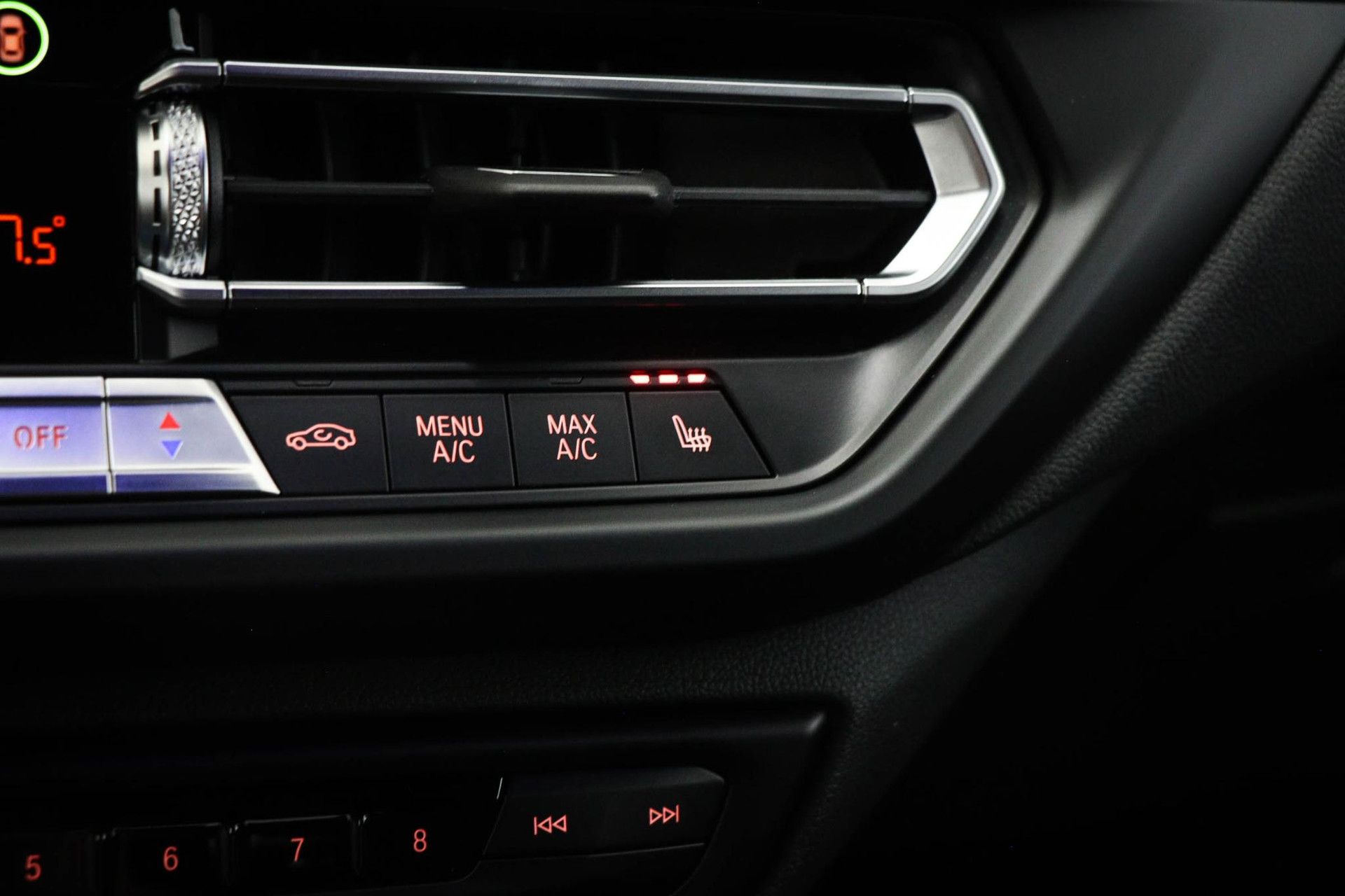 BMW 1-serie met kenteken R-128-XL – detailfoto