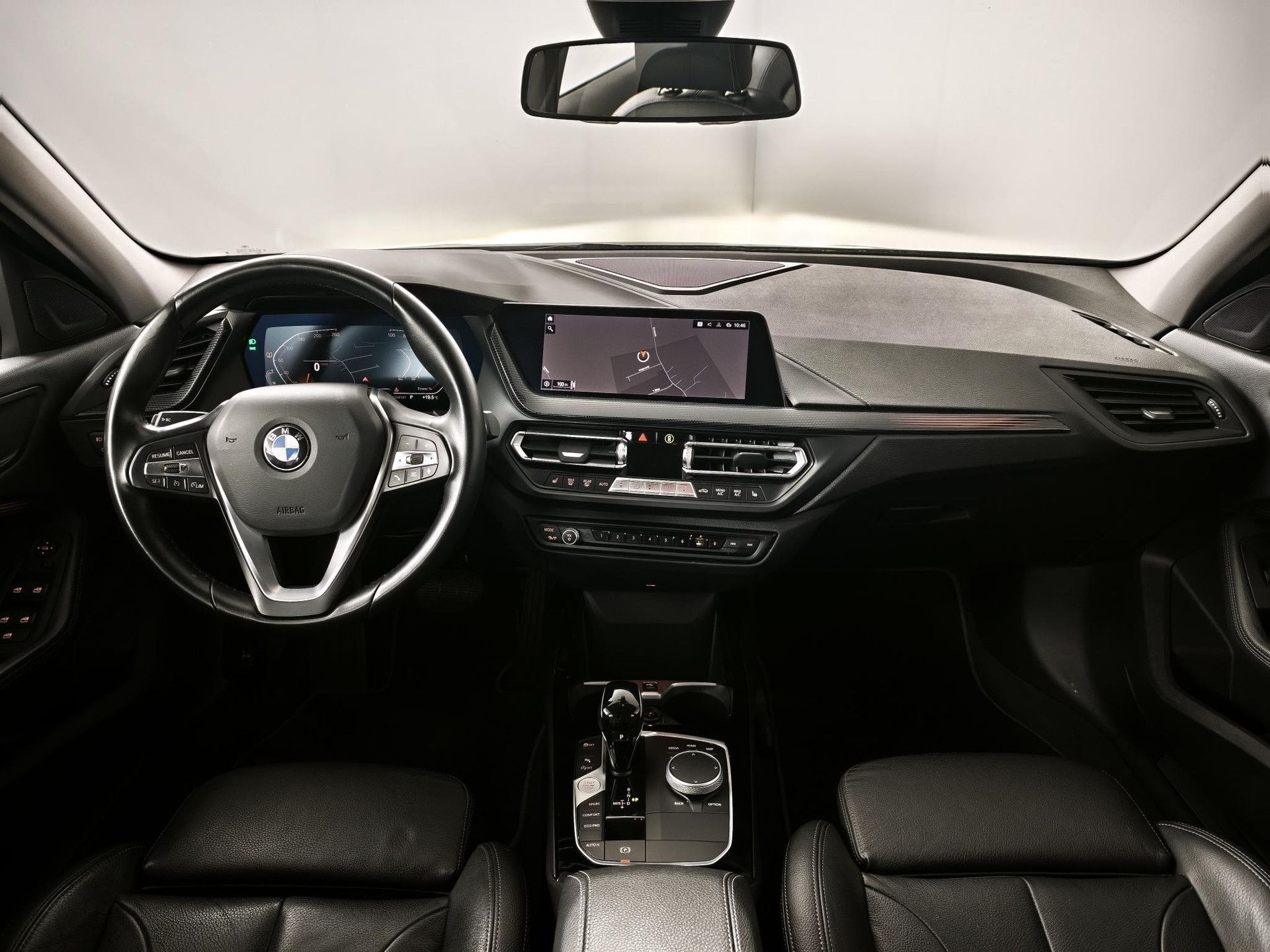 BMW 1-serie met kenteken S-604-RT – interieur