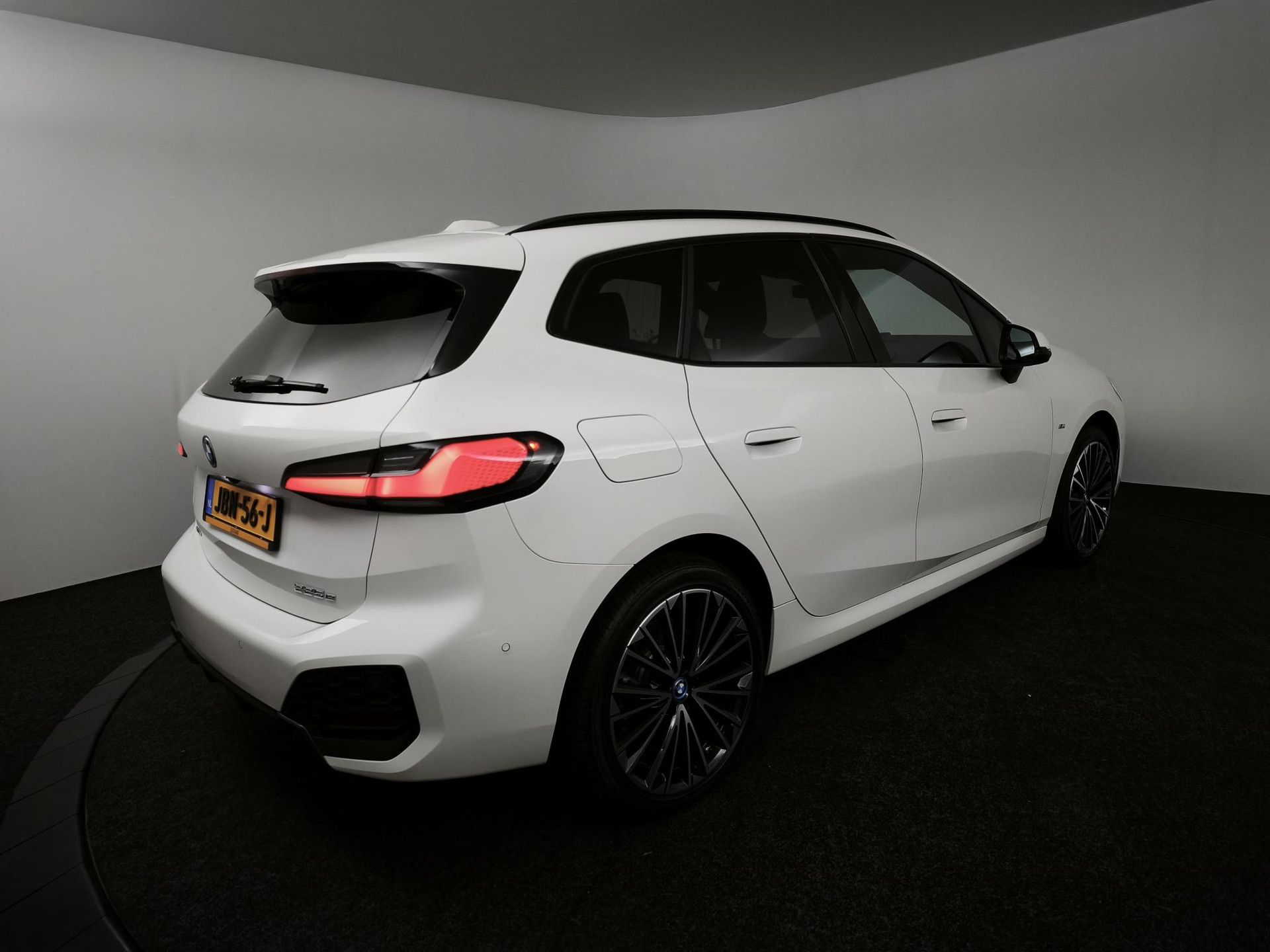 BMW 2-serie met kenteken JBN-56-J – achteraanzicht