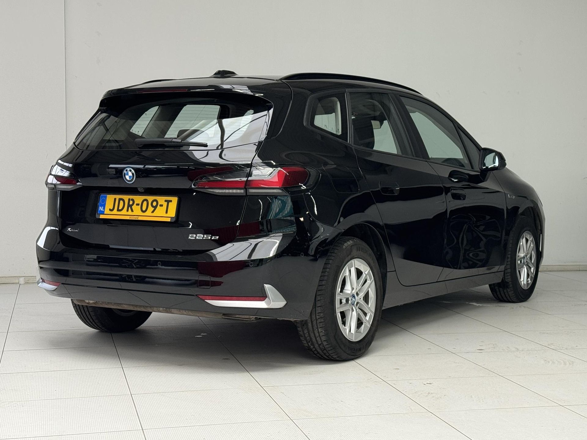 BMW 2-serie met kenteken JDR-09-T – achteraanzicht
