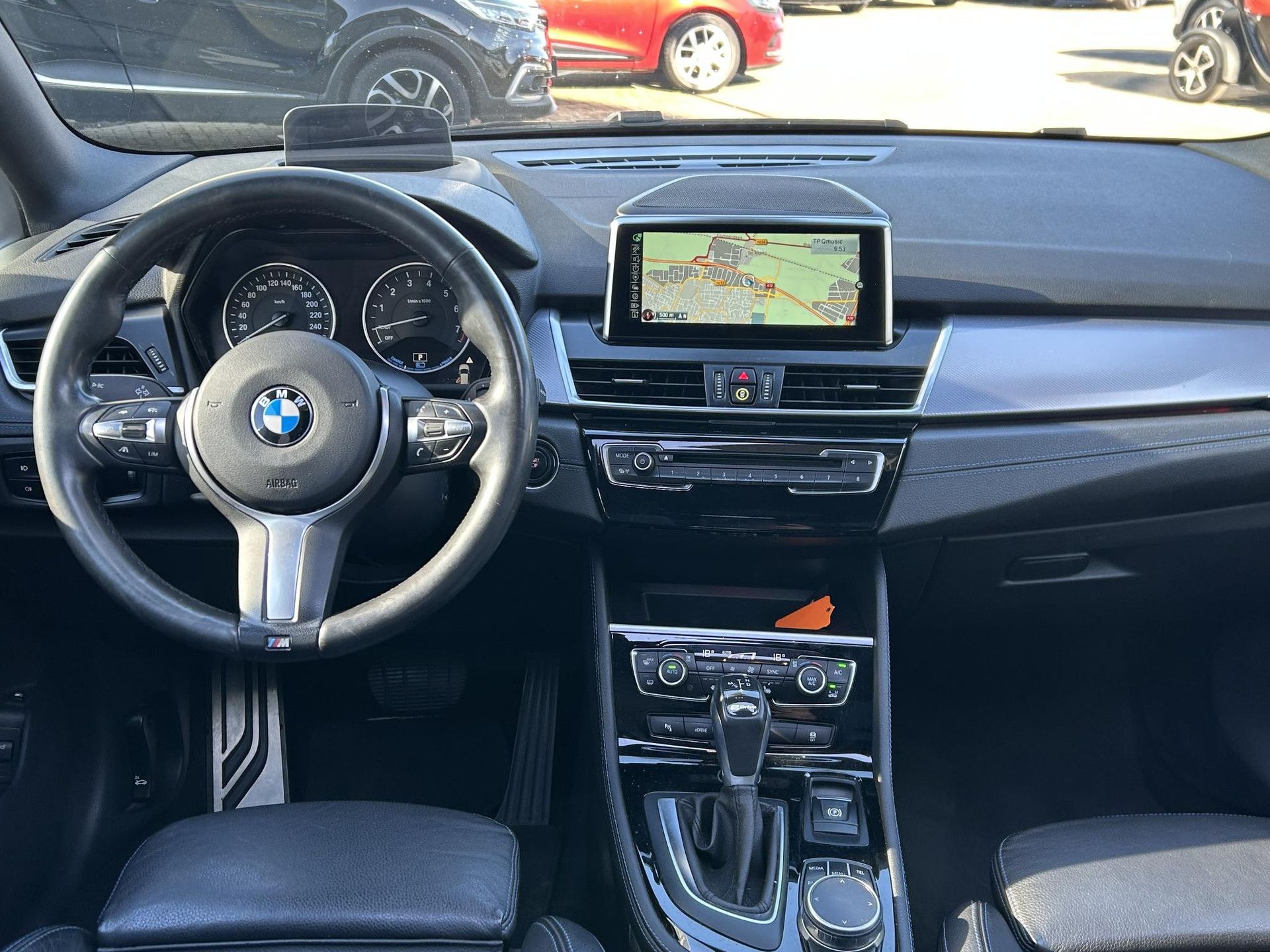 BMW 2-serie met kenteken N-265-ZV – interieur