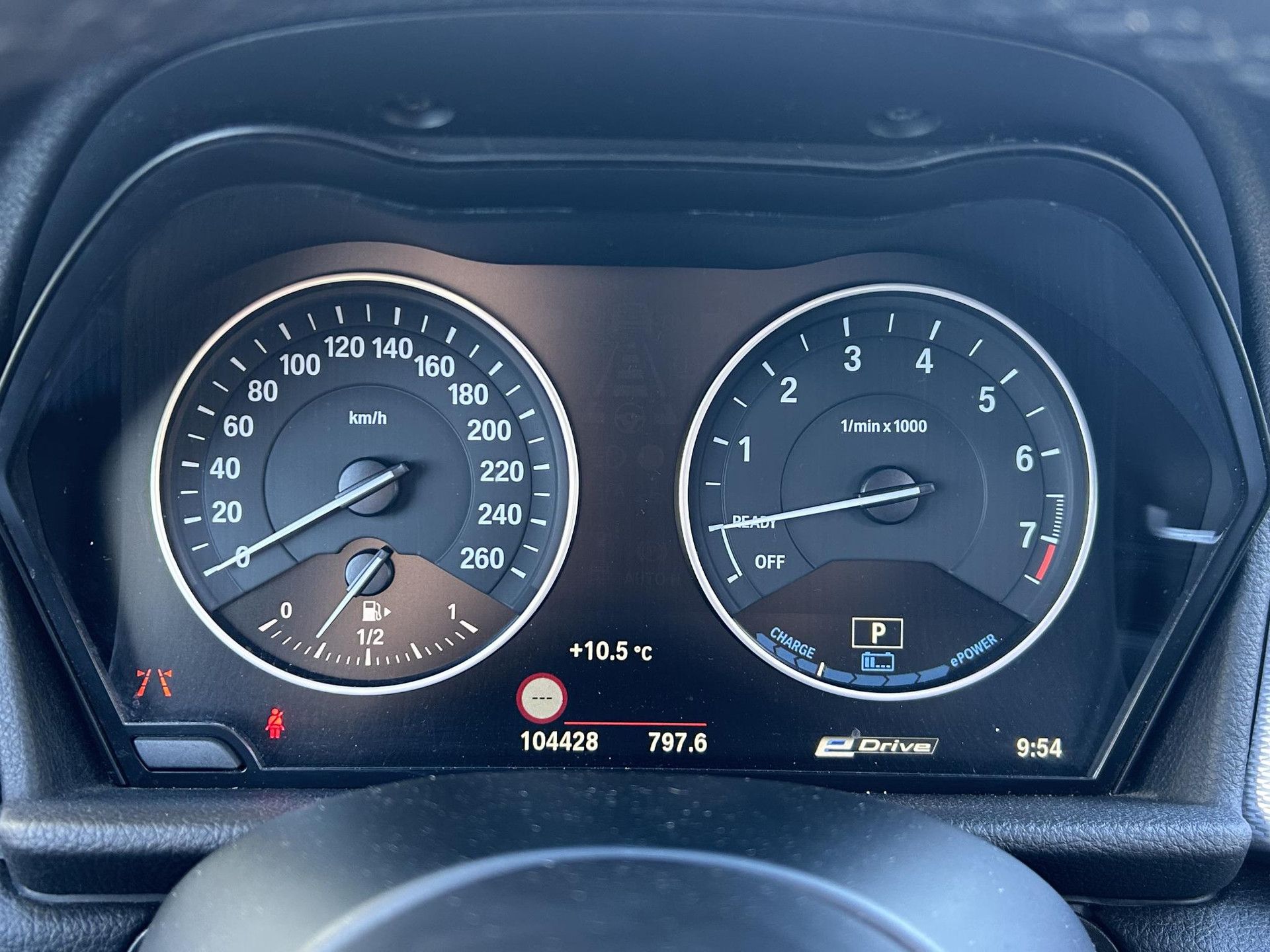 BMW 2-serie met kenteken N-265-ZV – dashboard