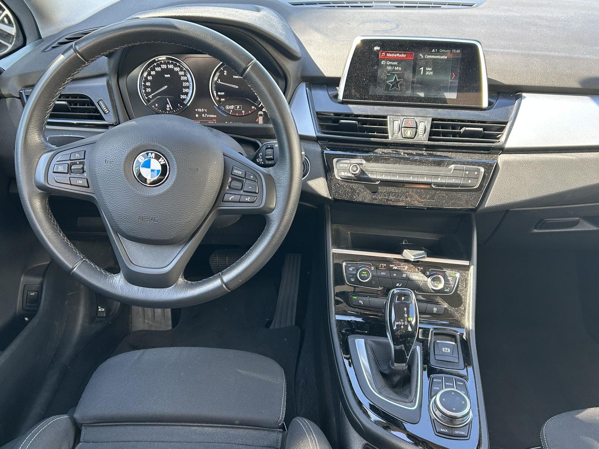 BMW 2-serie met kenteken TL-496-S – interieur