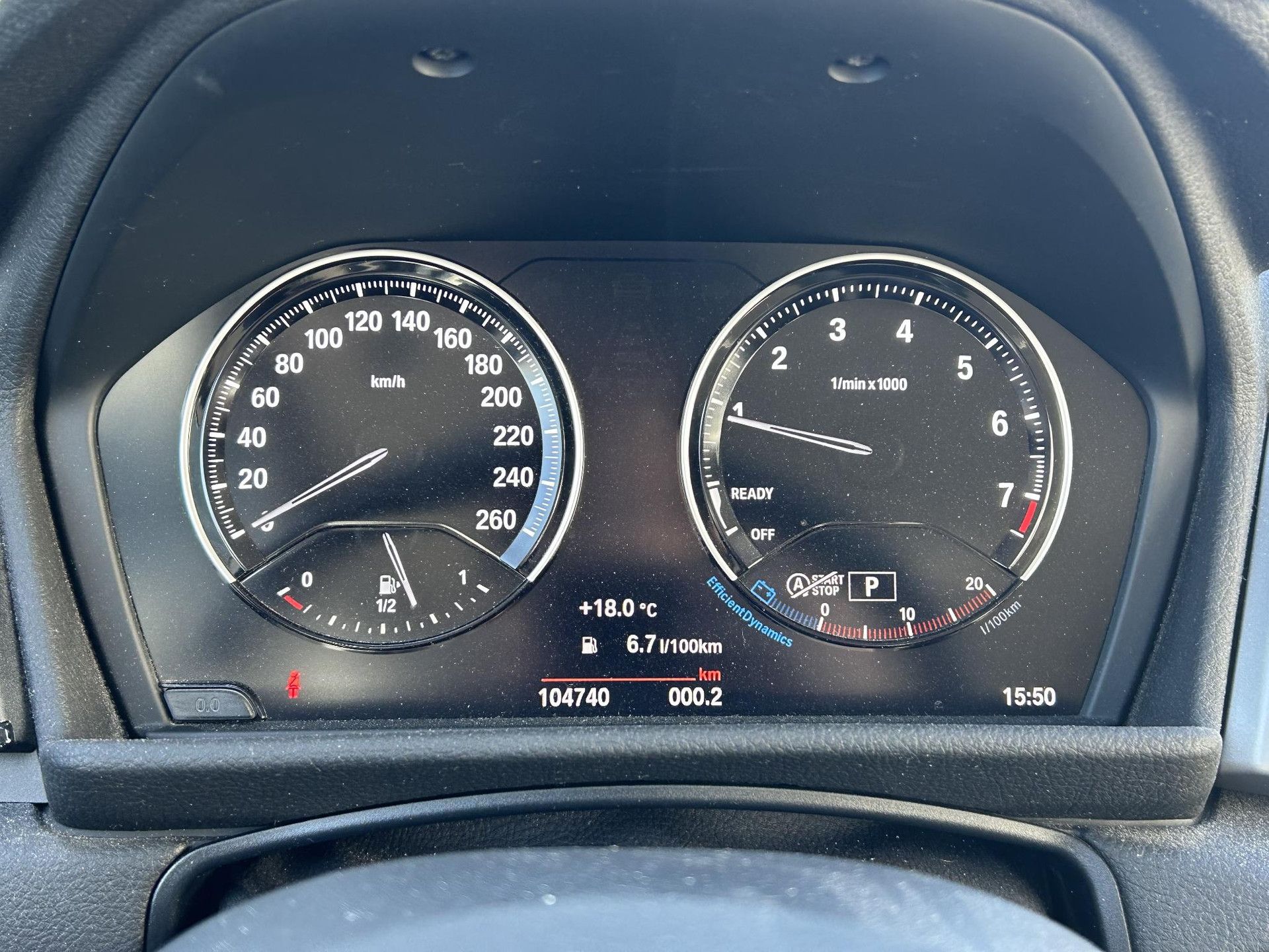 BMW 2-serie met kenteken TL-496-S – dashboard