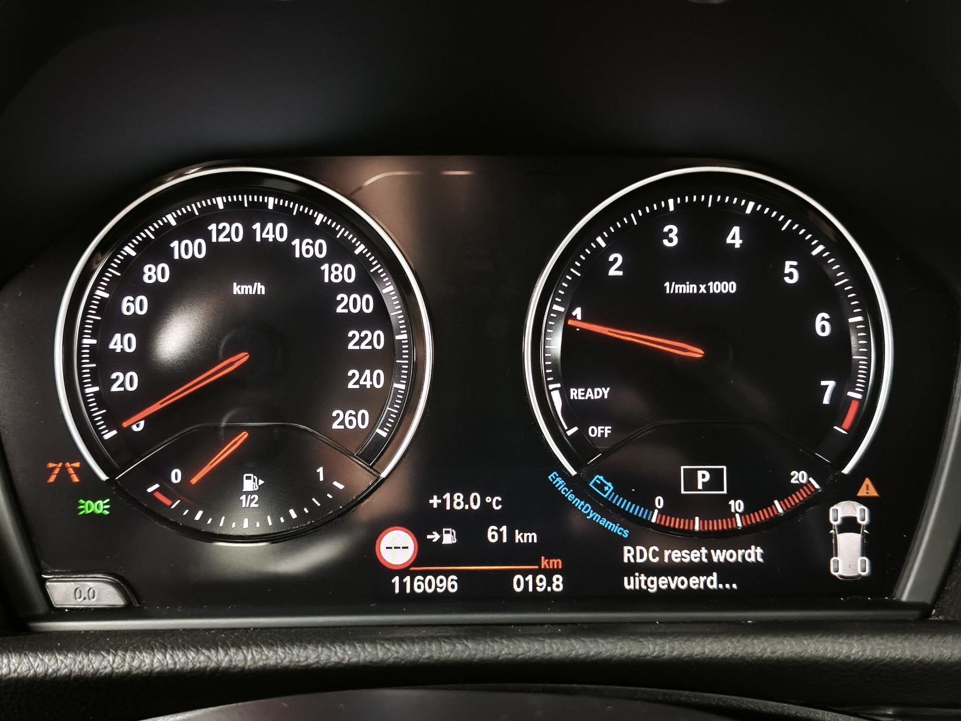 BMW 2-serie met kenteken XV-140-J – dashboard