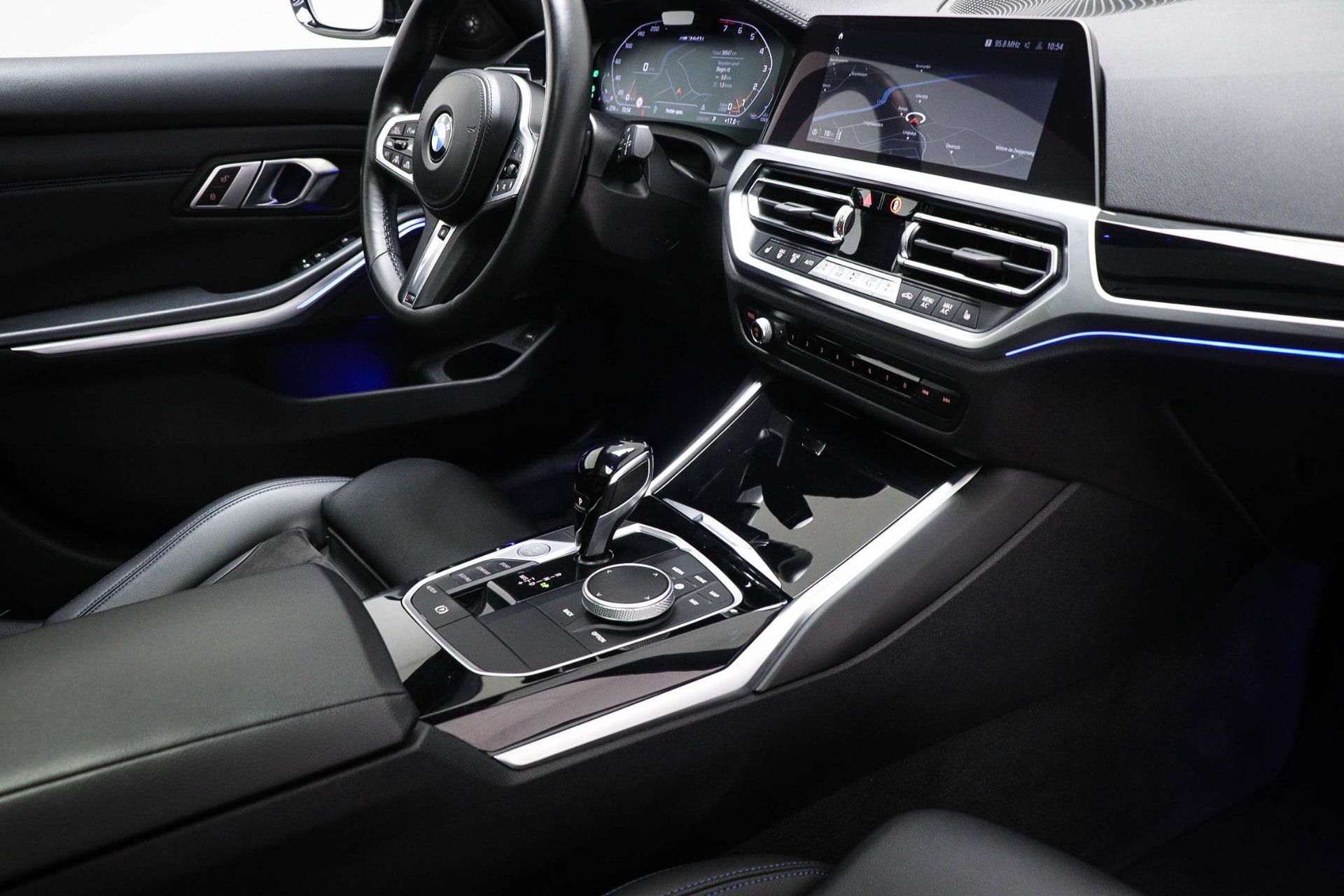 BMW 3-Serie met kenteken HZT-18-B – interieur