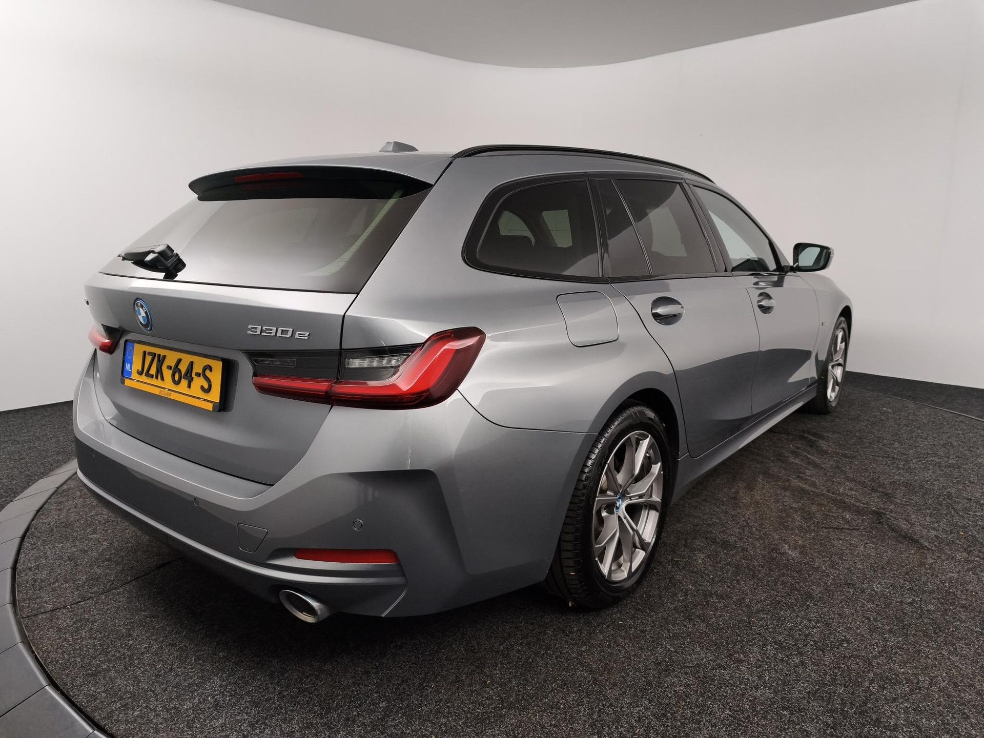 BMW 3-Serie met kenteken JZK-64-S – achteraanzicht