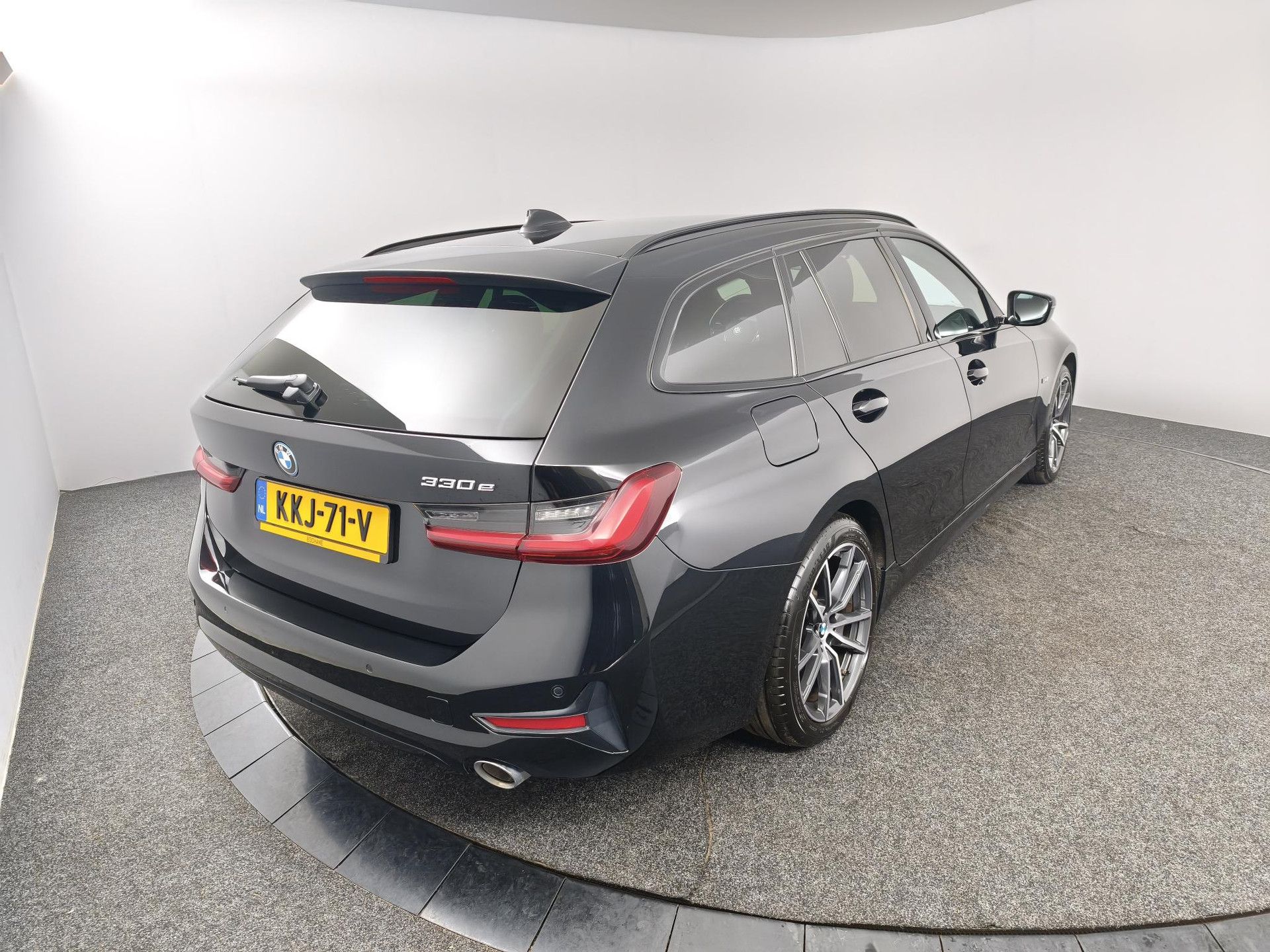 BMW 3-Serie met kenteken KKJ-71-V – achteraanzicht