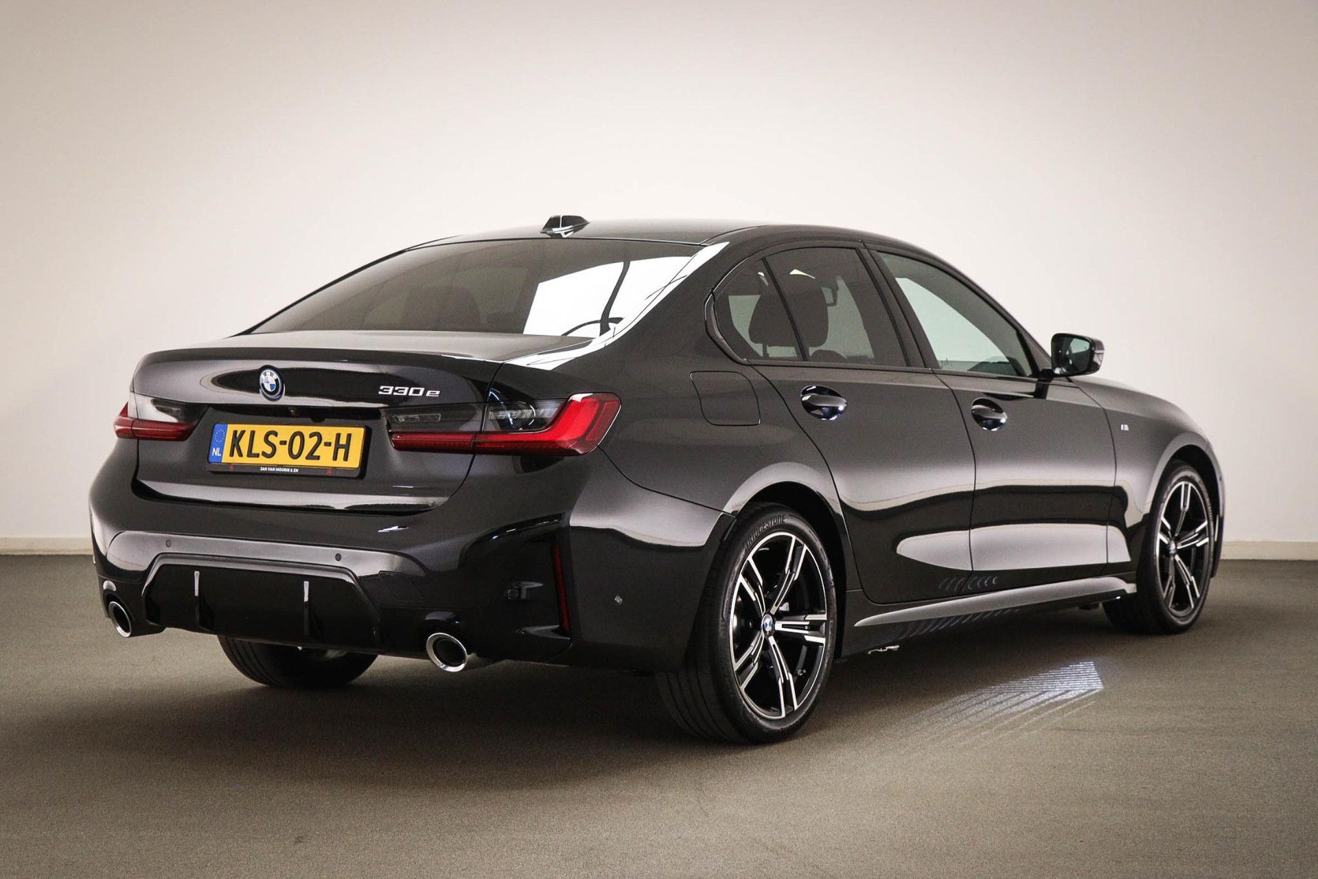 BMW 3-Serie met kenteken KLS-02-H – achteraanzicht